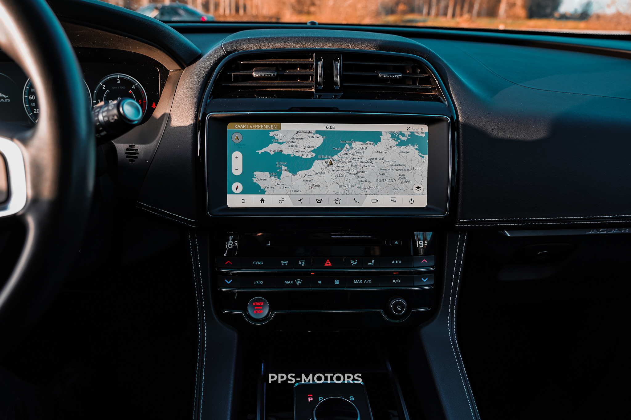 JAGUAR F-PACE 2.0 AWD R-SPORT photo 11