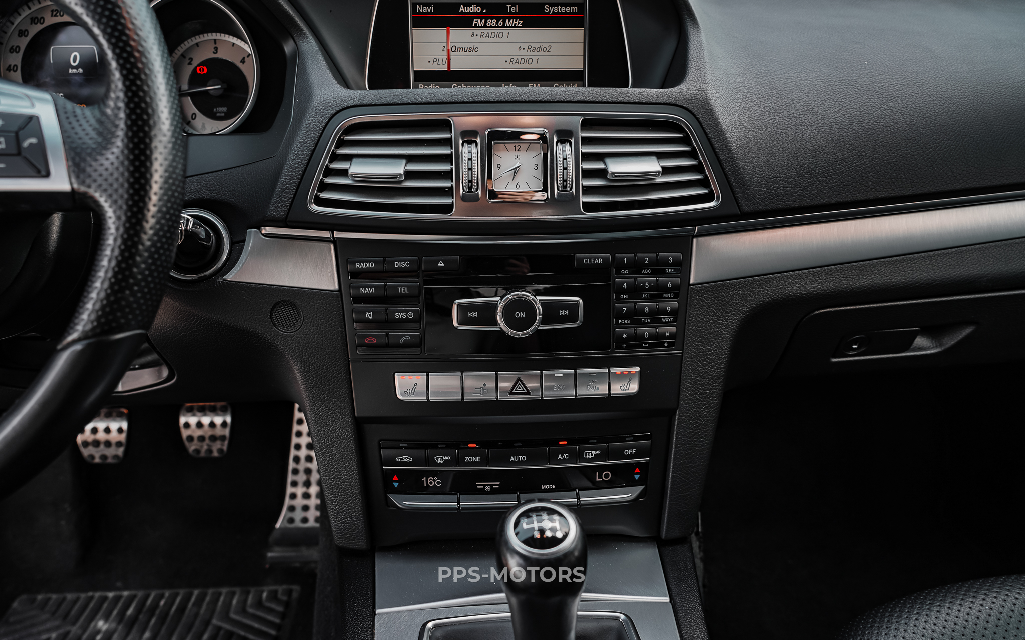 Mercedes Benz E220 COUPÉ photo 22
