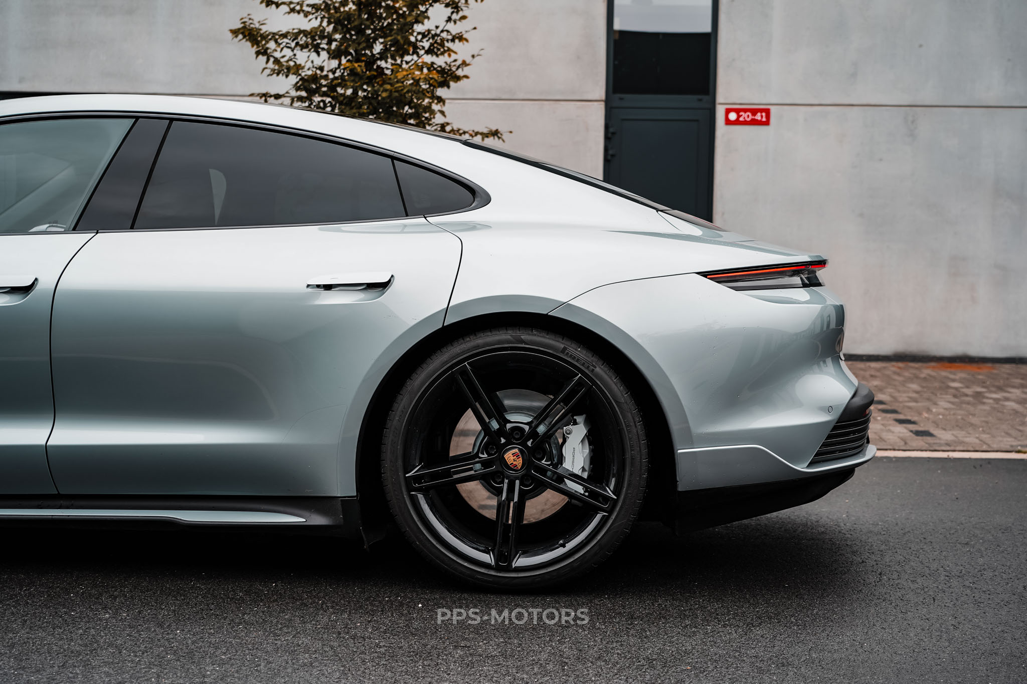 Porsche TAYCAN 4S SPORTDESIGN photo 3