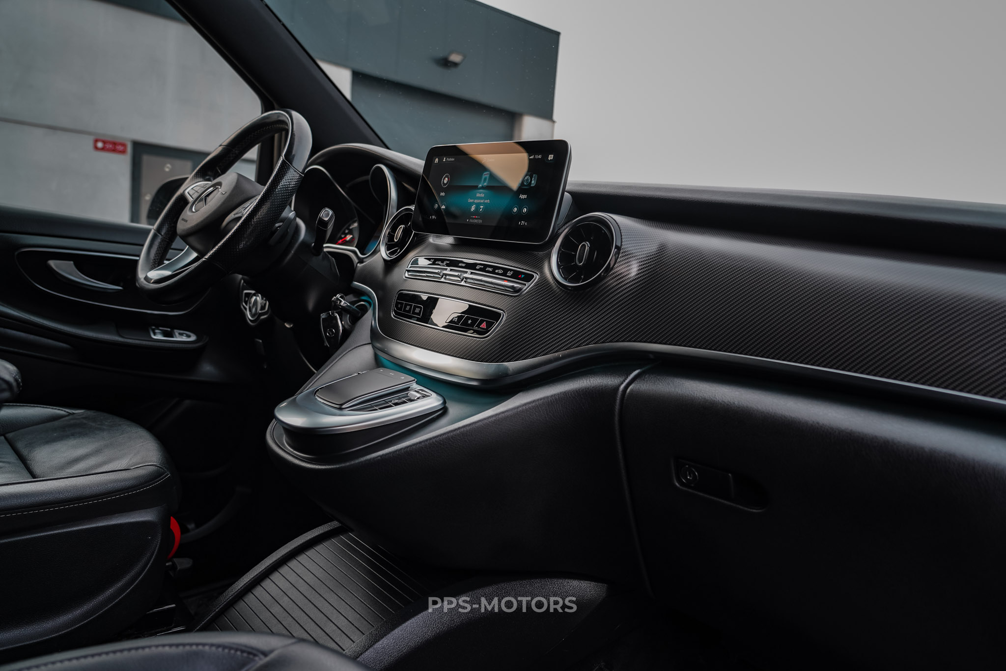 Mercedes Benz V300 AMG PAKKET photo 18