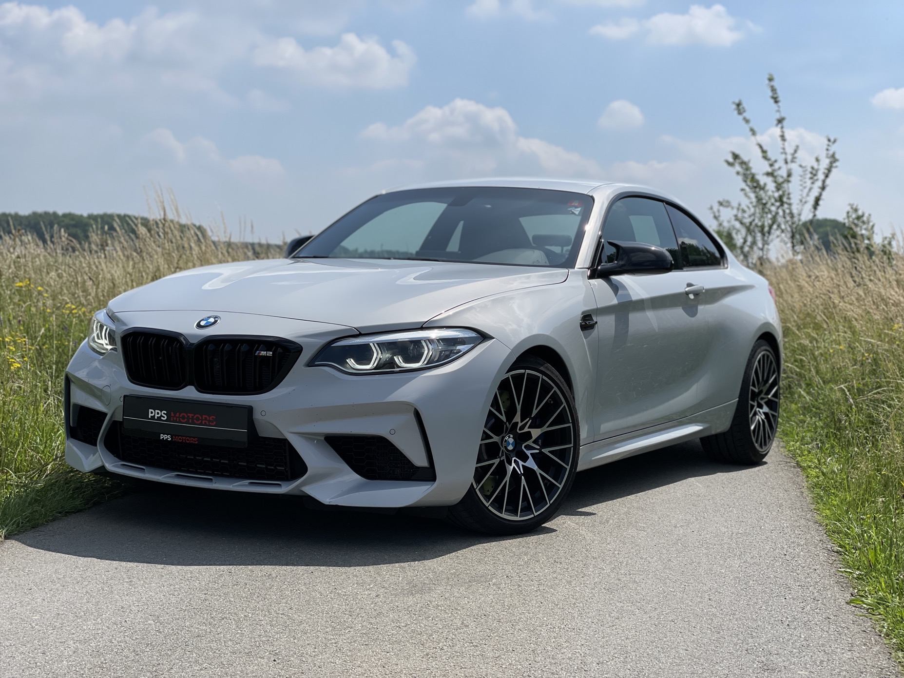 BMW M2 COMPETITION photo 2