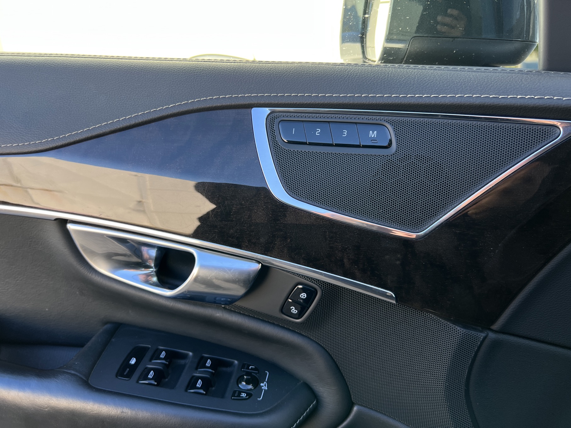 Volvo XC90 2.0 T8 INSCRIPTION photo 32