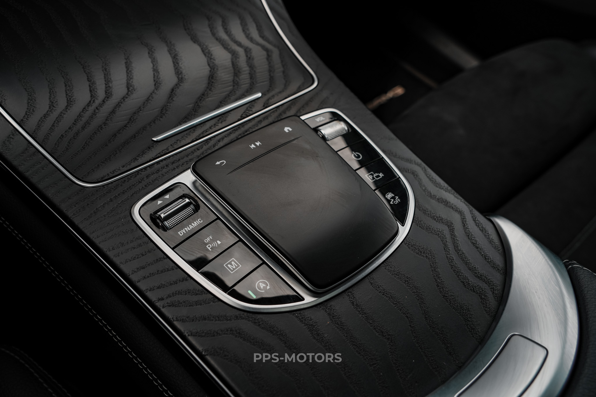 Mercedes Benz GLC 220d 4-MATIC AMG PACK photo 12