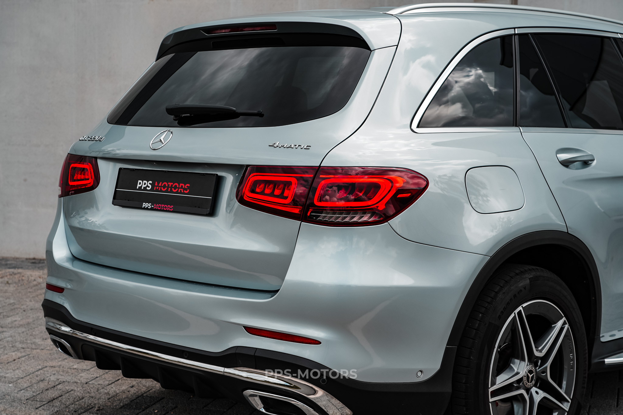 Mercedes Benz GLC 220d 4-MATIC AMG PACK photo 14