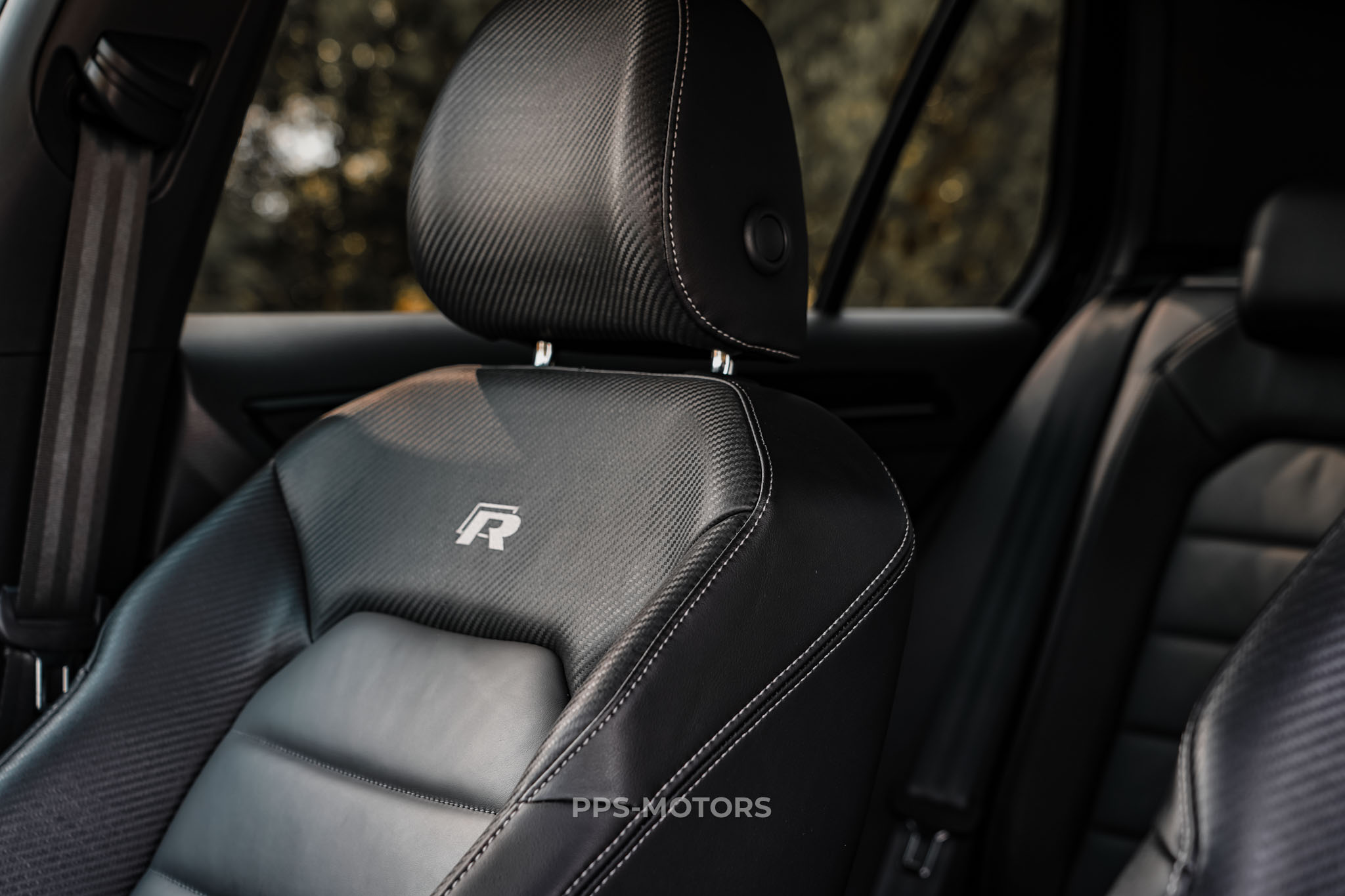 Volkswagen GOLF R 2.0 TSI 4MOTION photo 24