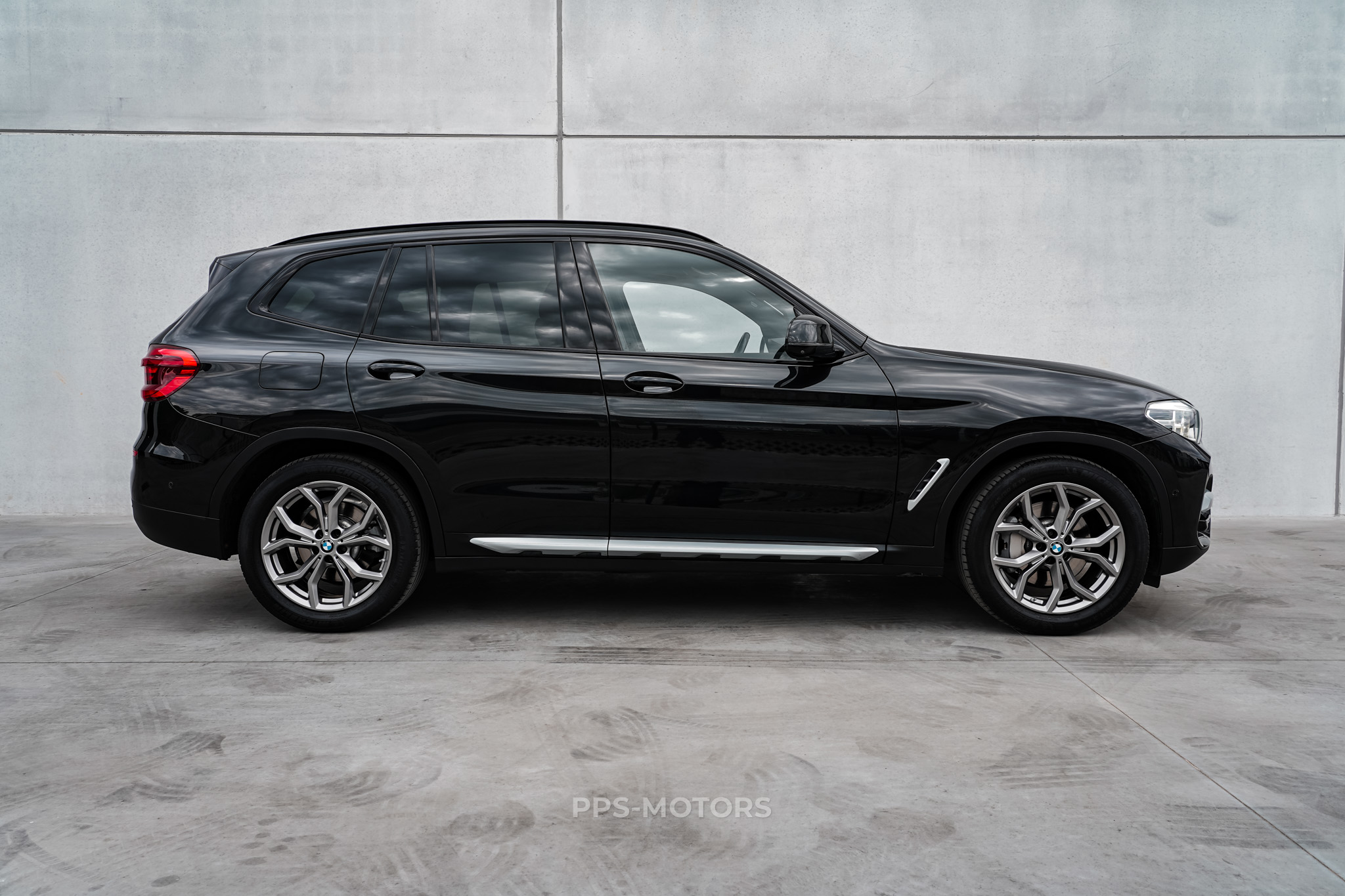 BMW X3 30i X-LINE photo 3