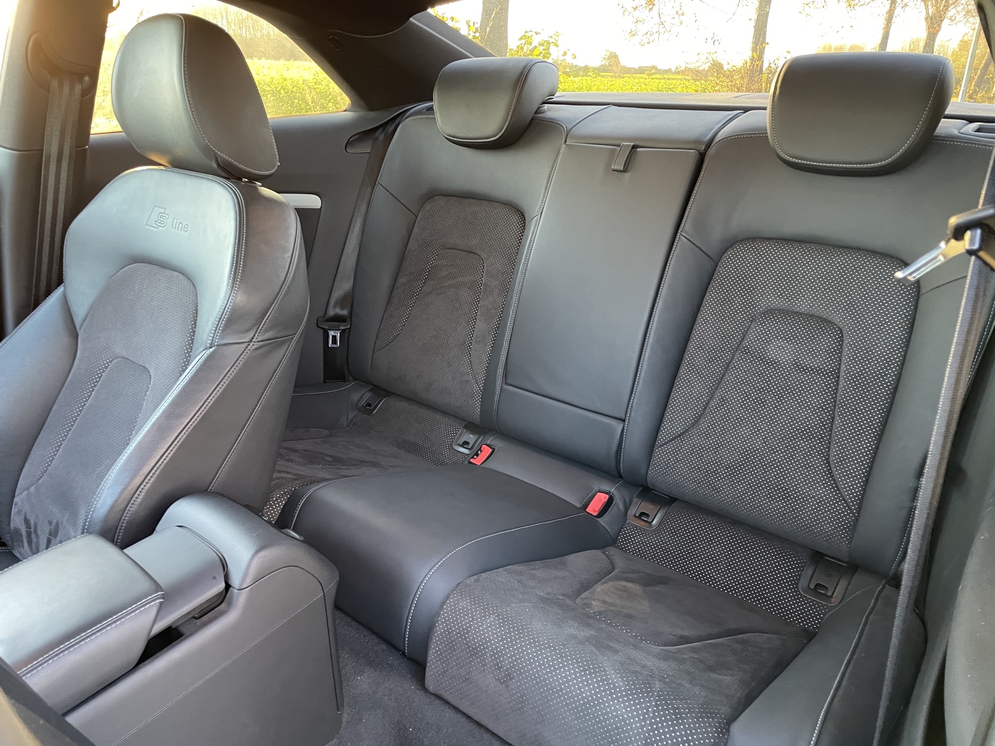 Audi A5 2.0 TDI S-LINE photo 16