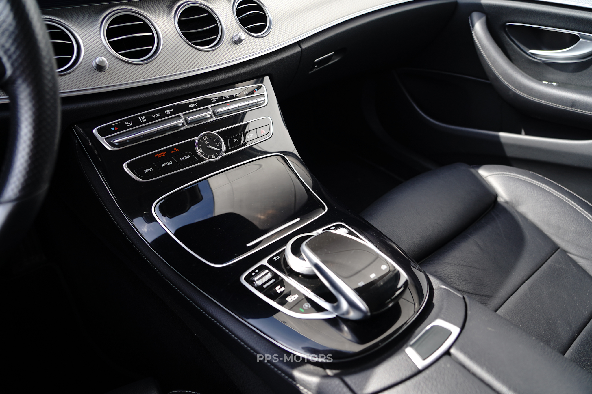 Mercedes Benz E220 BLUETEC photo 10