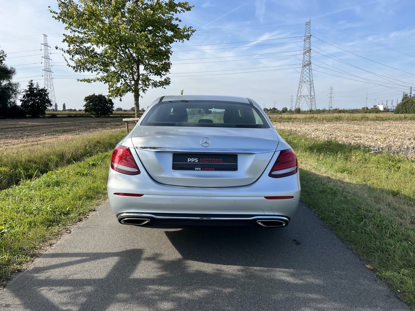 Mercedes Benz E200 SEDAN photo 6