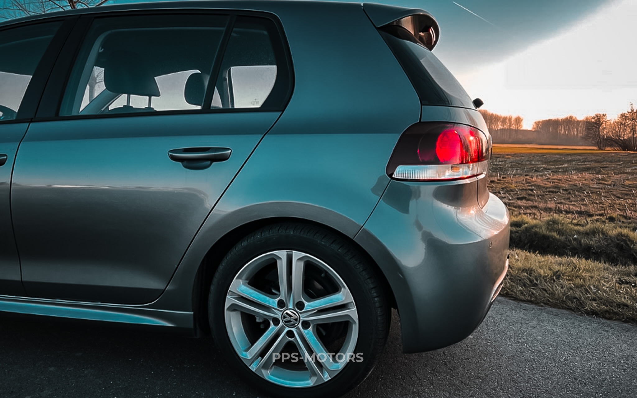 Volkswagen GOLF VI 2.0 TDI R-LINE photo 24