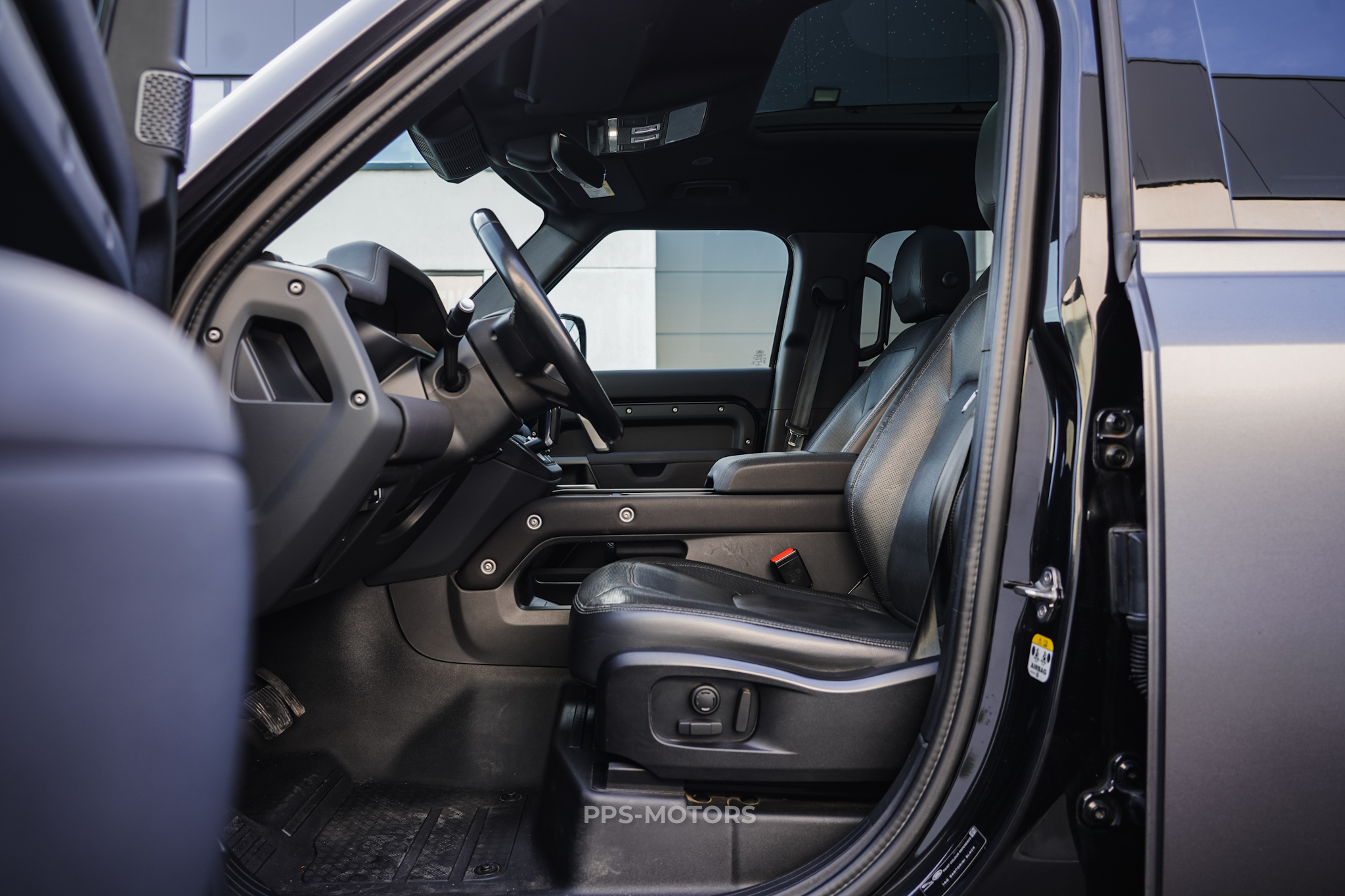 Land Rover DEFENDER 110 SE X-DYNAMIC photo 9