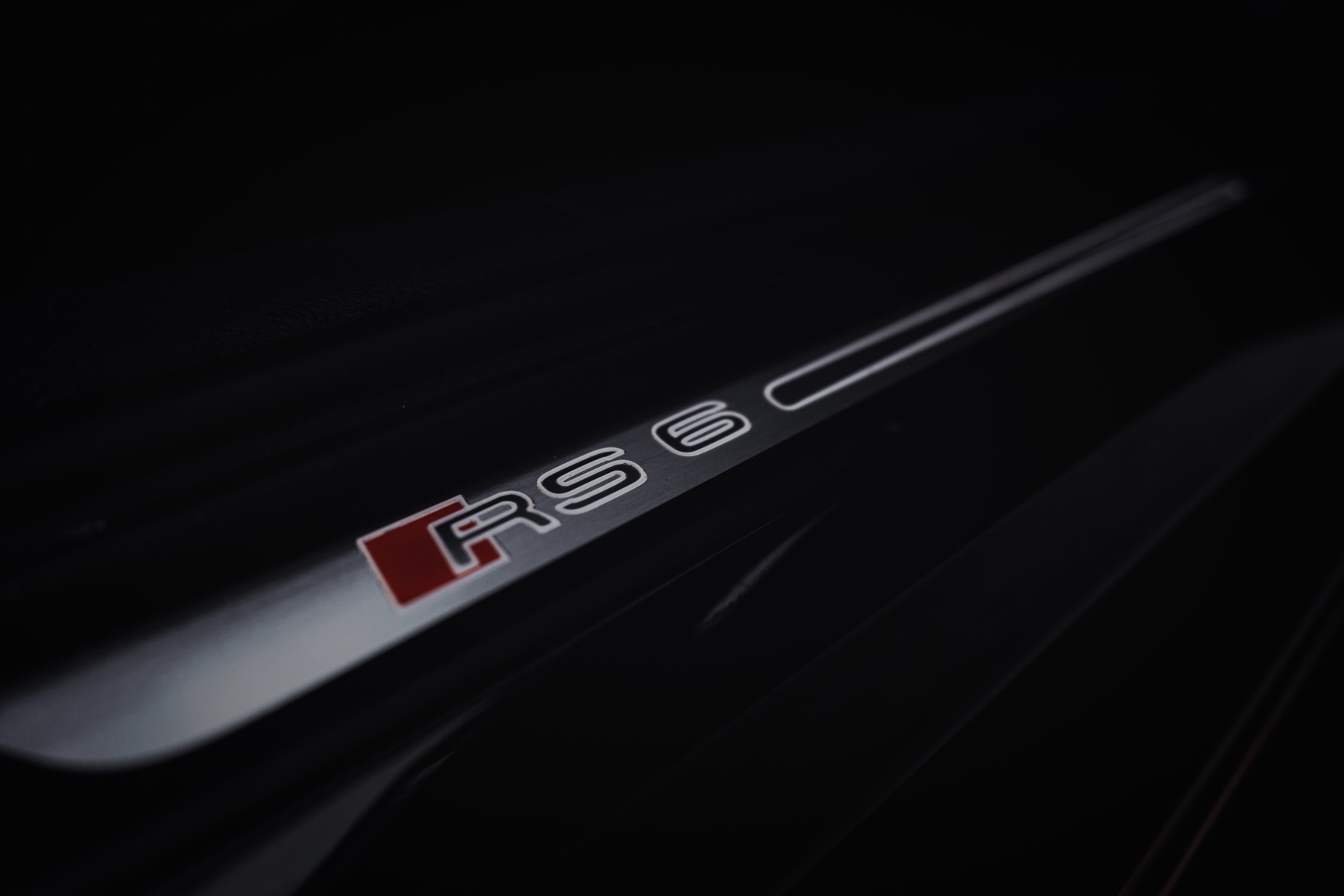 Audi RS6 4.0 V8 QUATTRO AKRAPOVIC photo 32