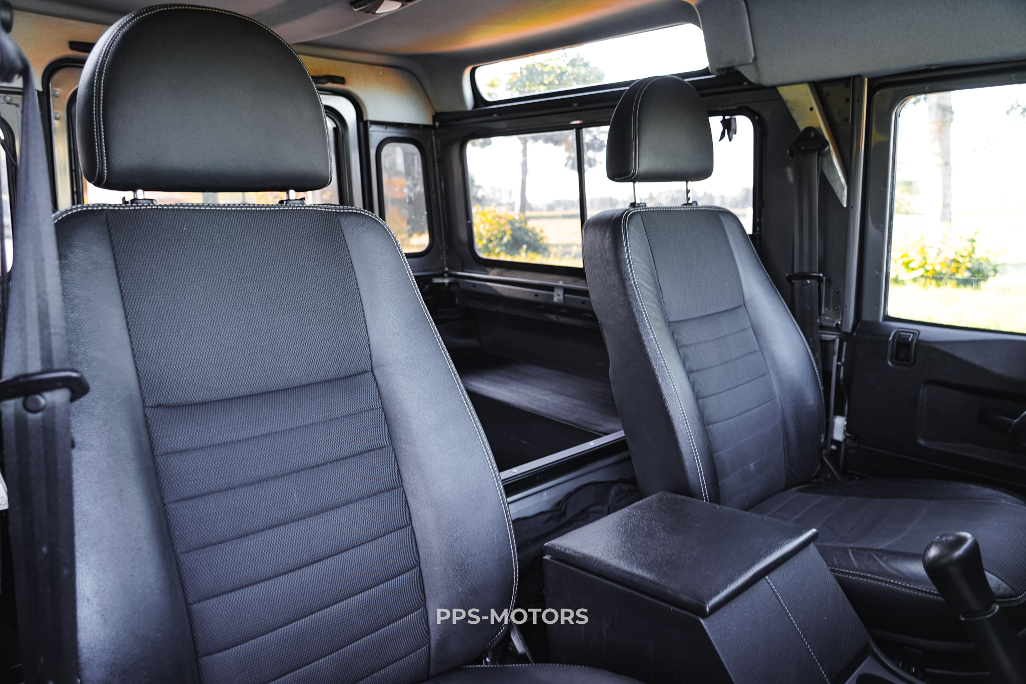 Land Rover DEFENDER 90 TD4 photo 16