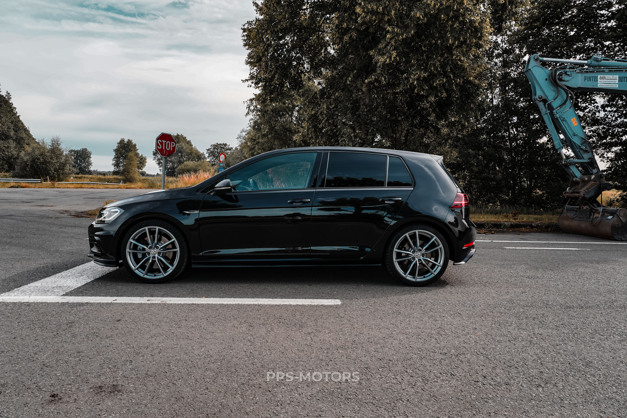 Volkswagen GOLF R 2.0 TSI 4MOTION photo 5
