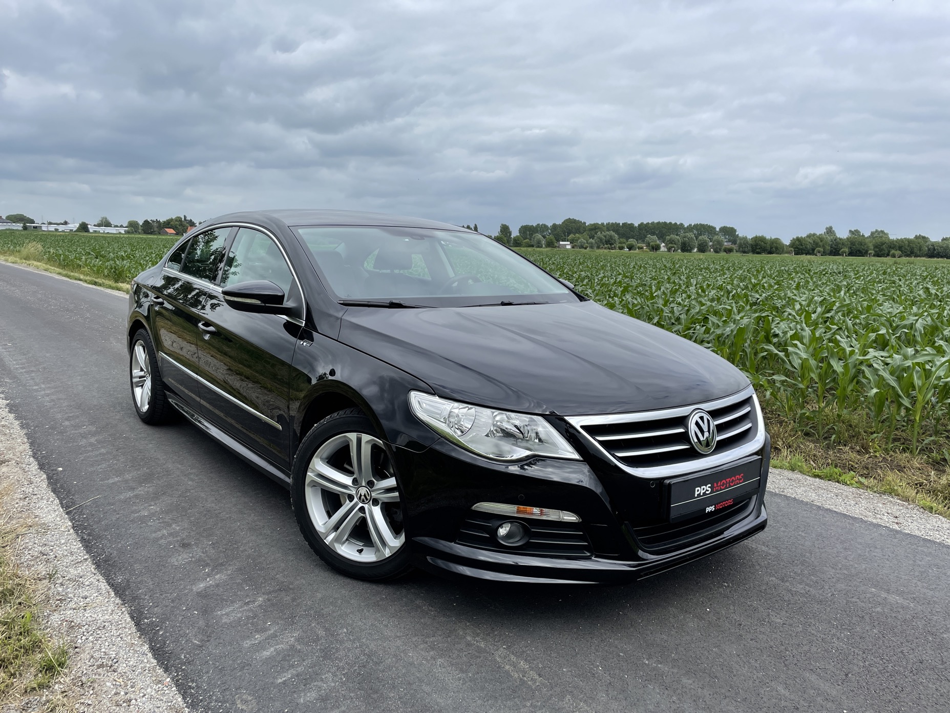 Volkswagen PASSAT CC 2.0 TDI R-LINE photo 1