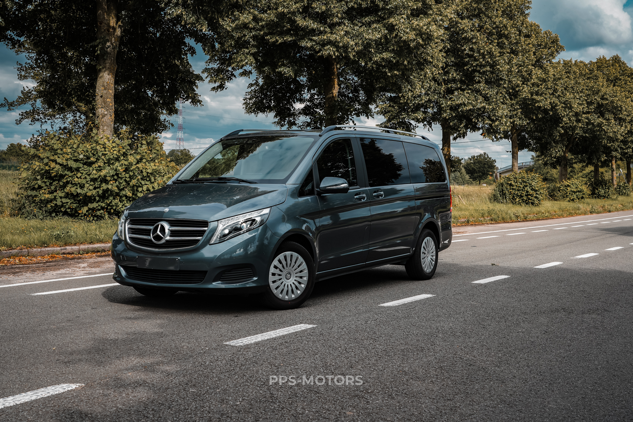 Mercedes Benz V220 photo 1