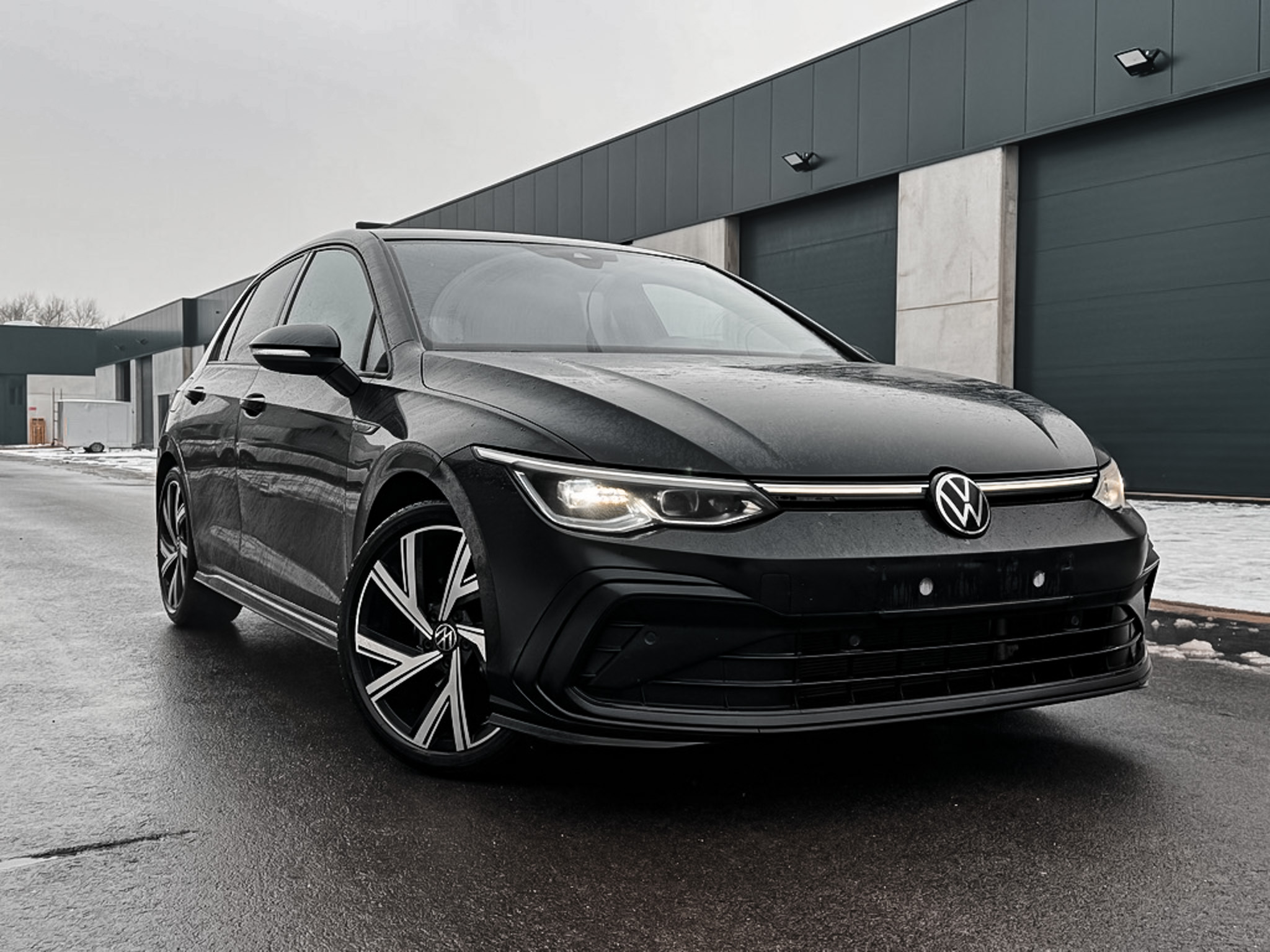 Volkswagen GOLF 8 1.5 eTSI R-Line photo 4
