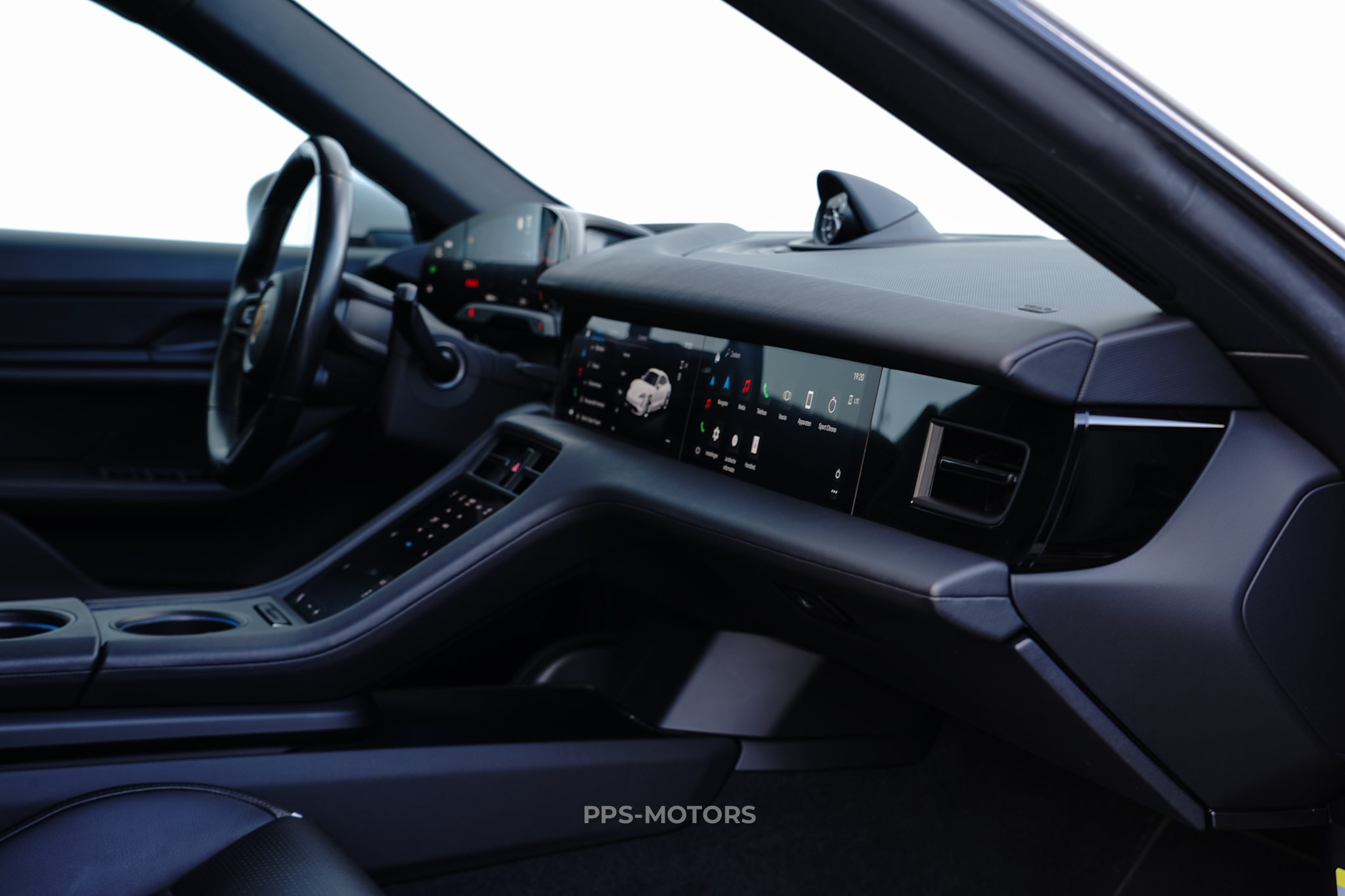 Porsche TAYCAN 4S SPORTDESIGN photo 11