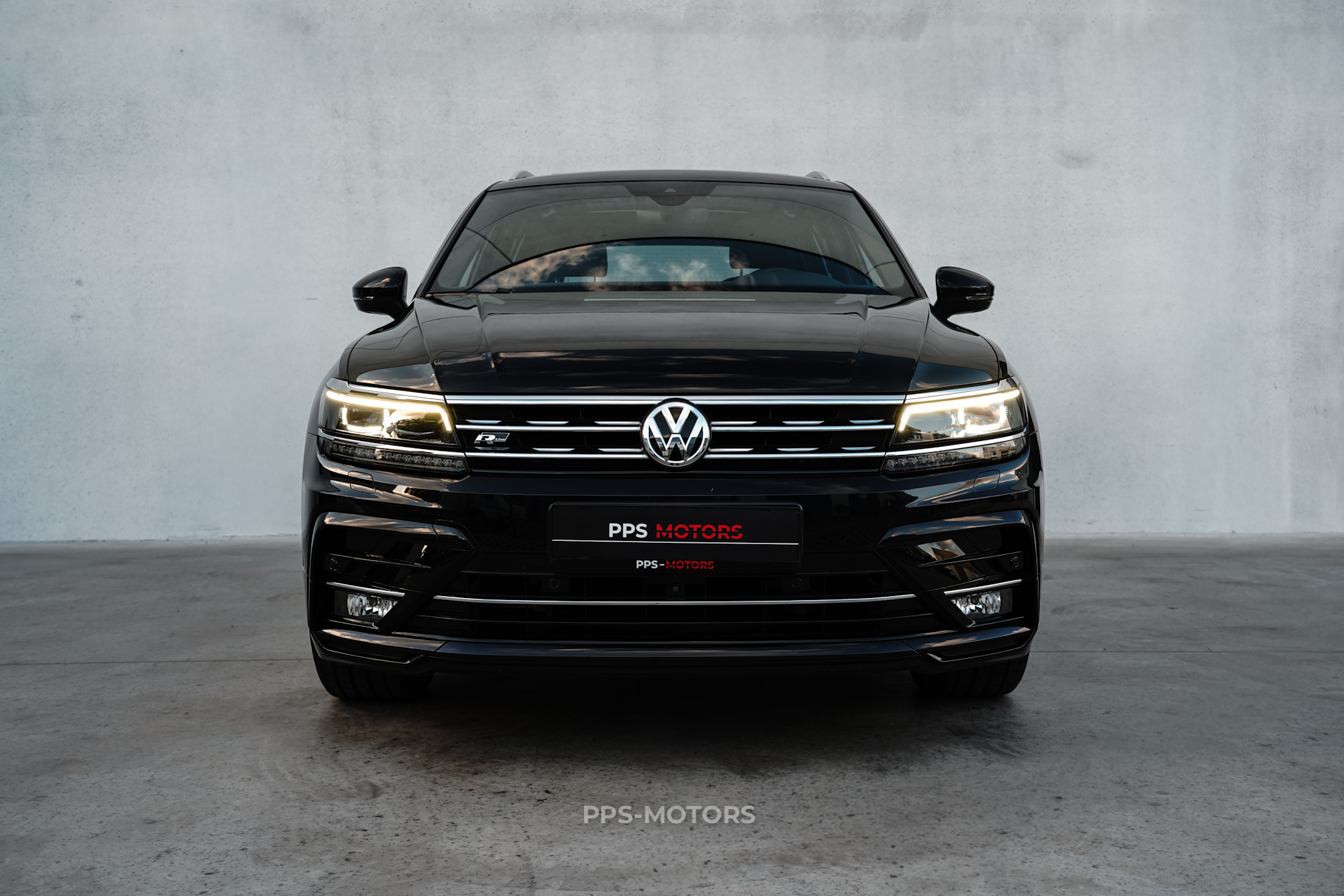 Volkswagen TIGUAN 1.4 TSI R-LINE photo 2