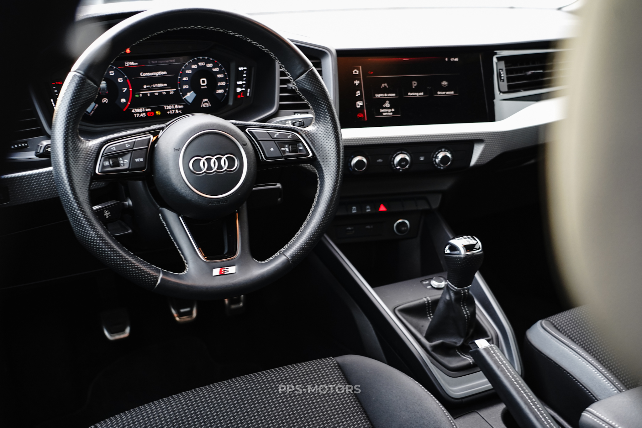 Audi A1 30 TFSI CITYCARVER S-LINE photo 10