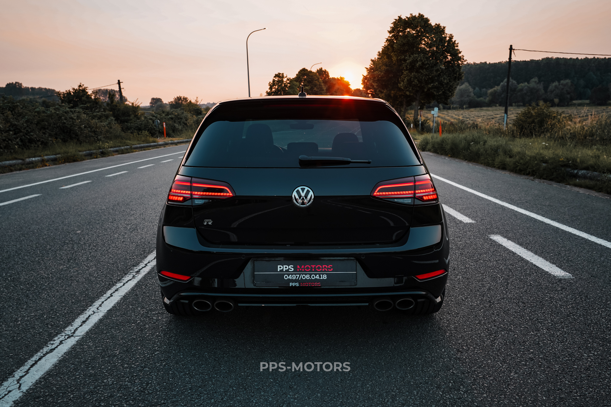 Volkswagen GOLF R 2.0 TSI 4MOTION photo 9