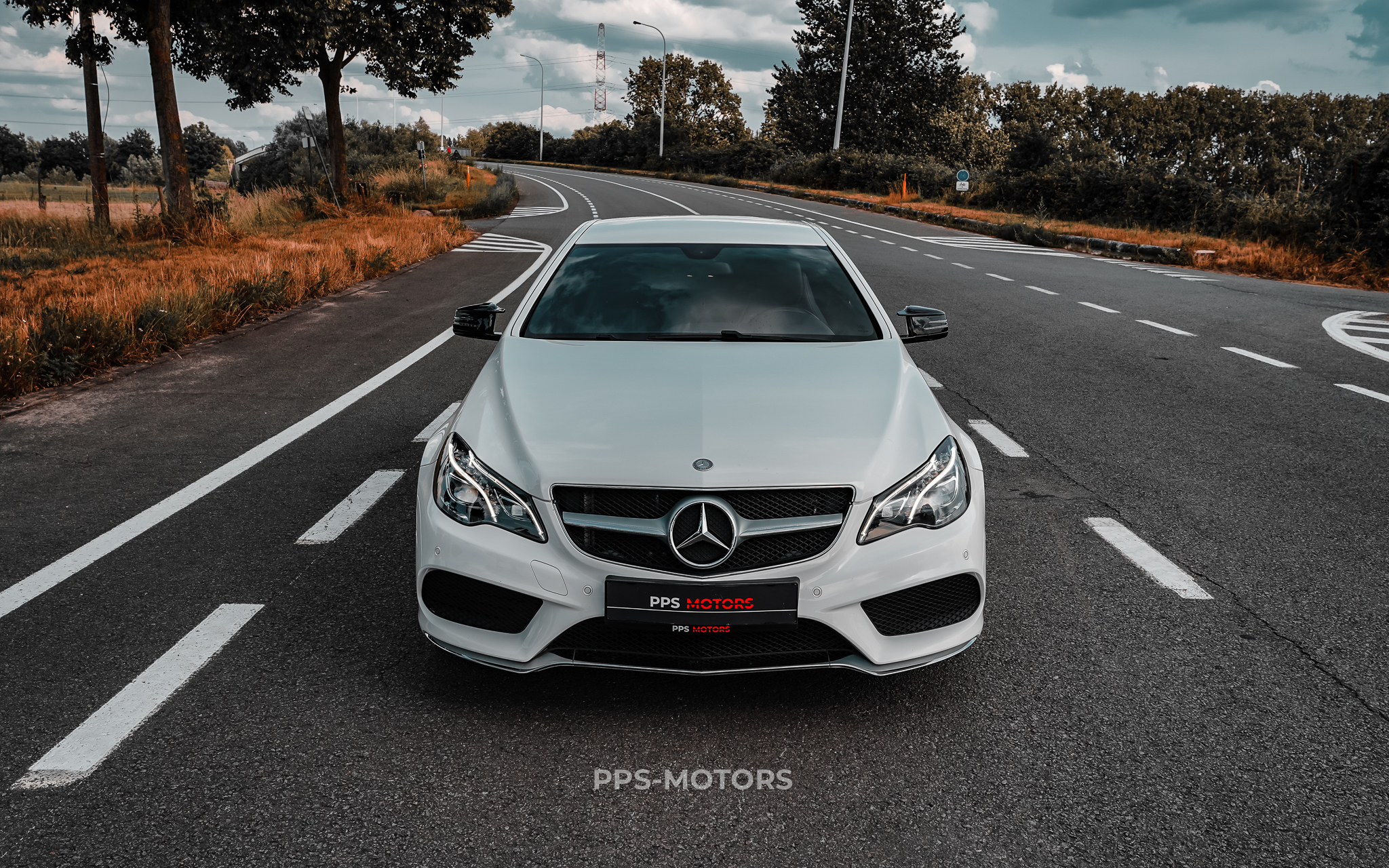 Mercedes Benz E220 COUPÉ photo 2