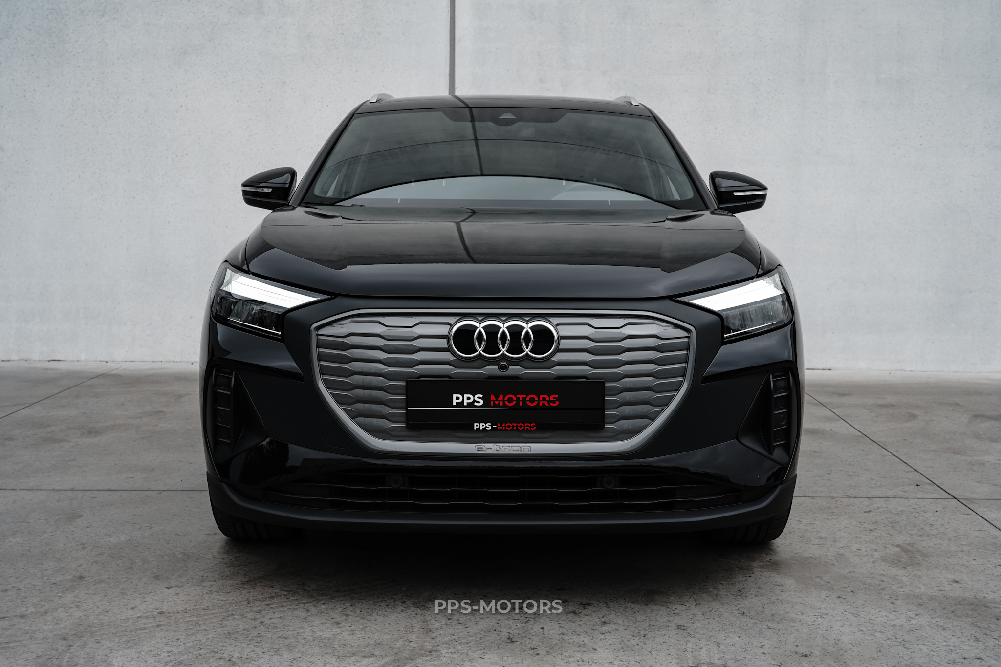 Audi Q4 E-TRON photo 3