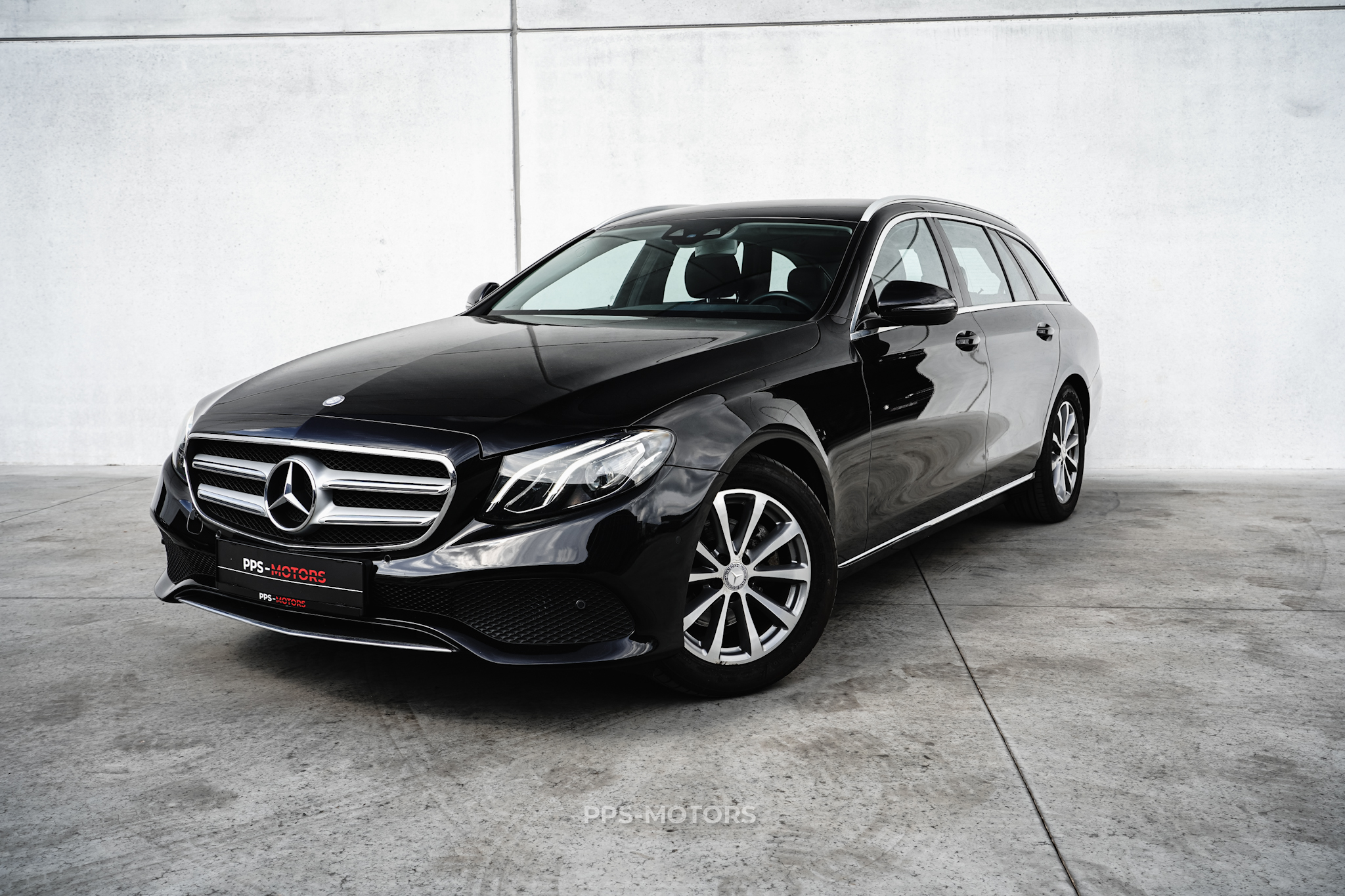 Mercedes Benz E220 BLUETEC photo 1