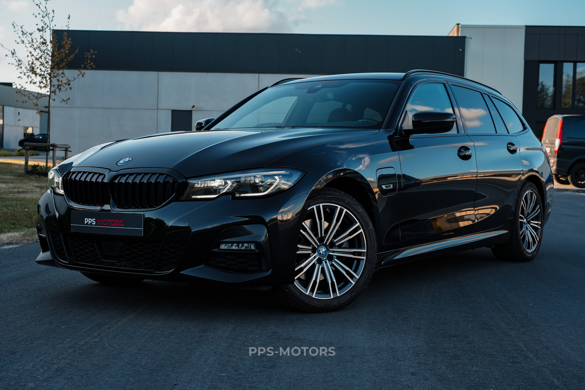 BMW 320e HYBRID TOURING M-PAKKET foto 2