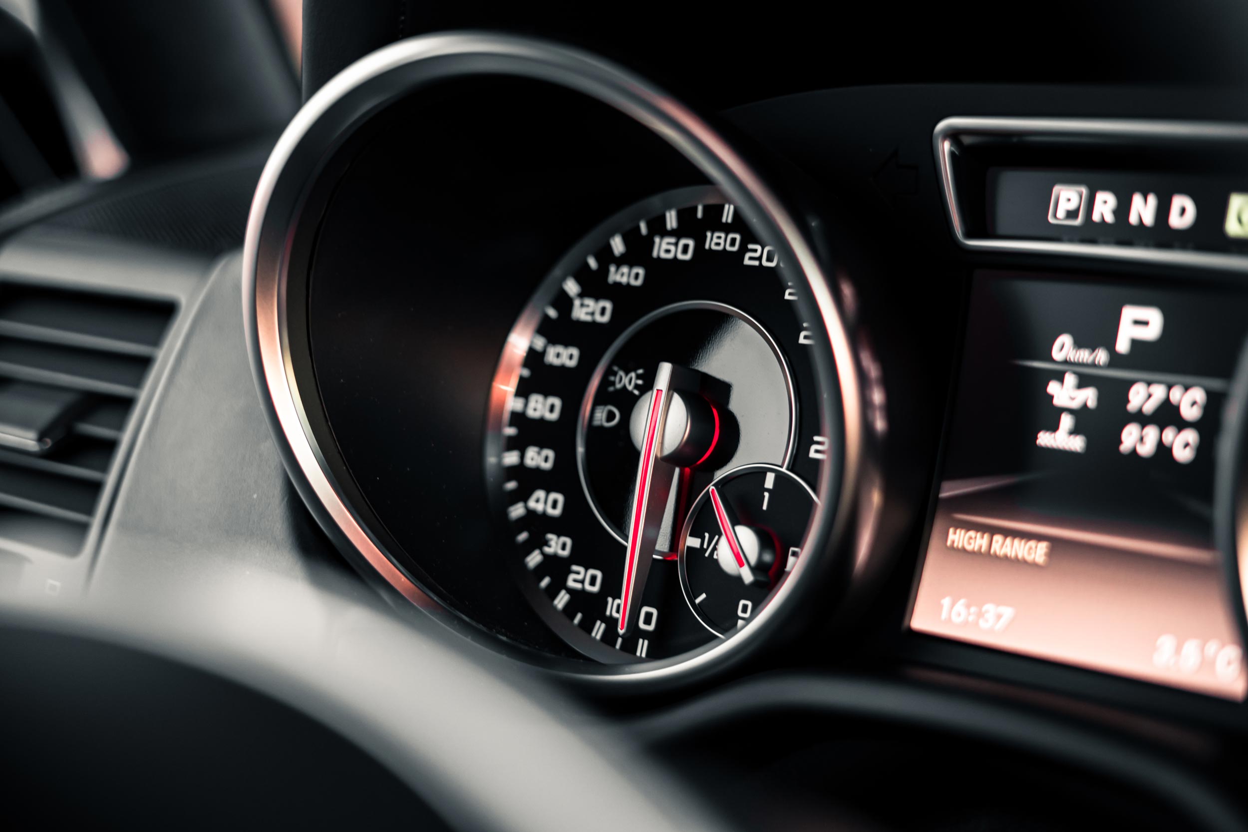 Mercedes Benz G63 AMG 5.5 V8 | BRABUS OPTIK photo 26