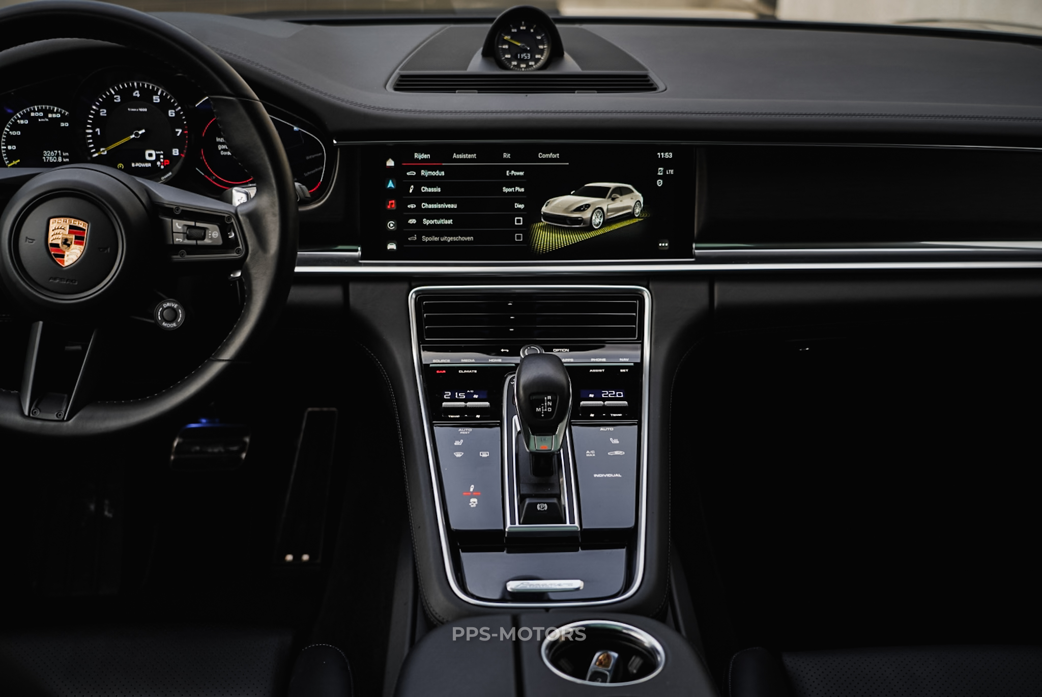 Porsche PANAMERA SPORT TURISMO 4 E-HYBRID photo 12