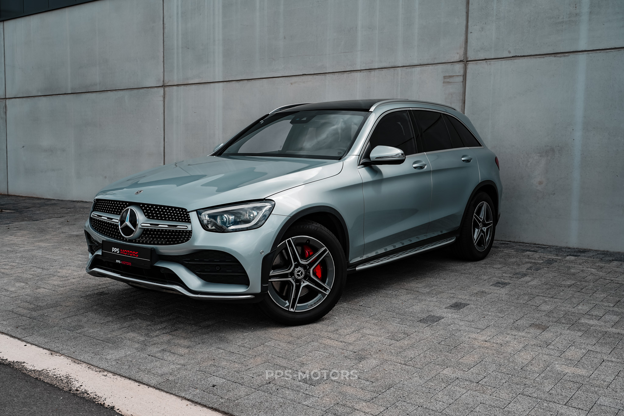 Mercedes Benz GLC 220d 4-MATIC AMG PACK photo 2