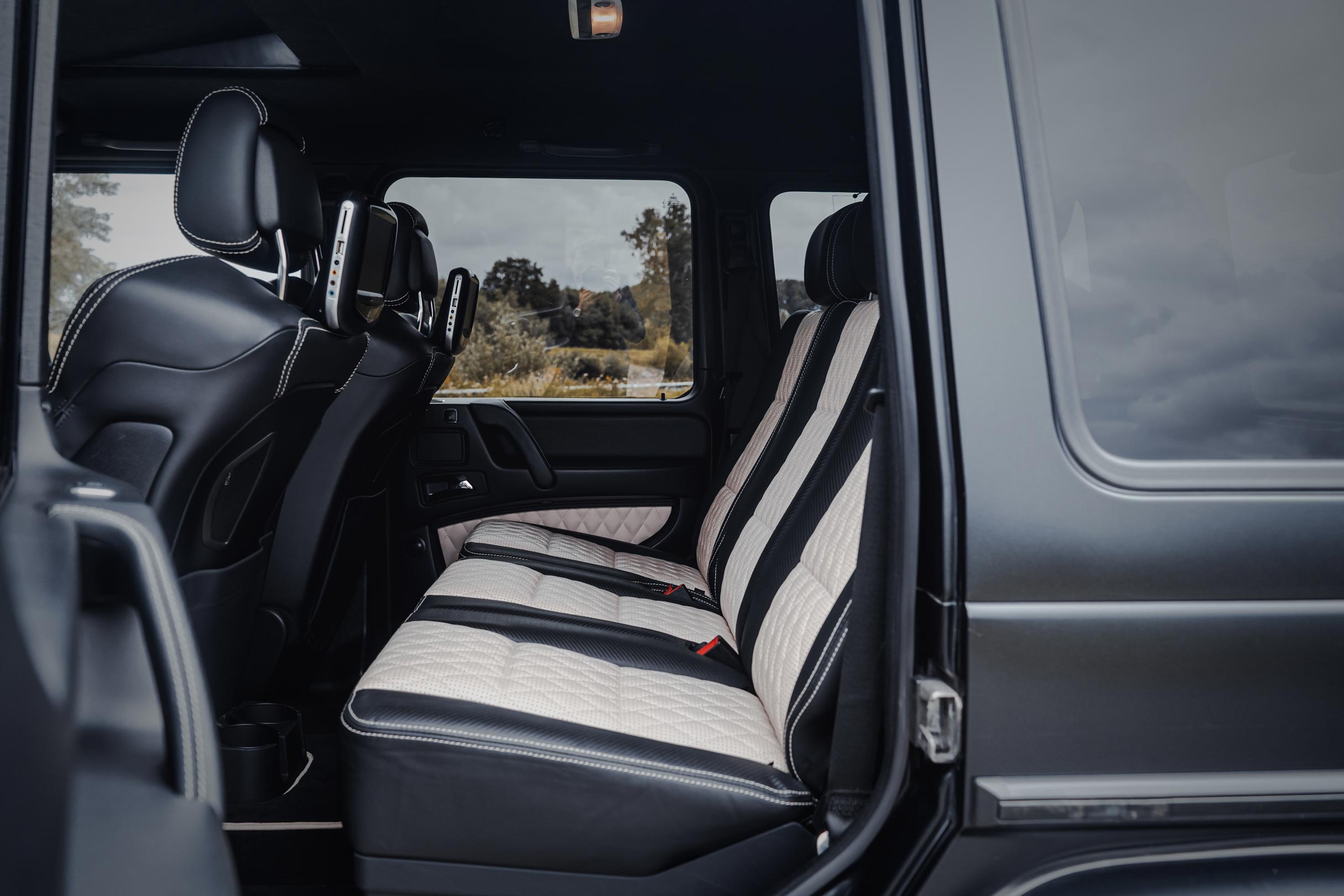 Mercedes Benz G63 AMG 5.5 V8 - EXCLUSIVE EDITION 463 - DESIGNO photo 38