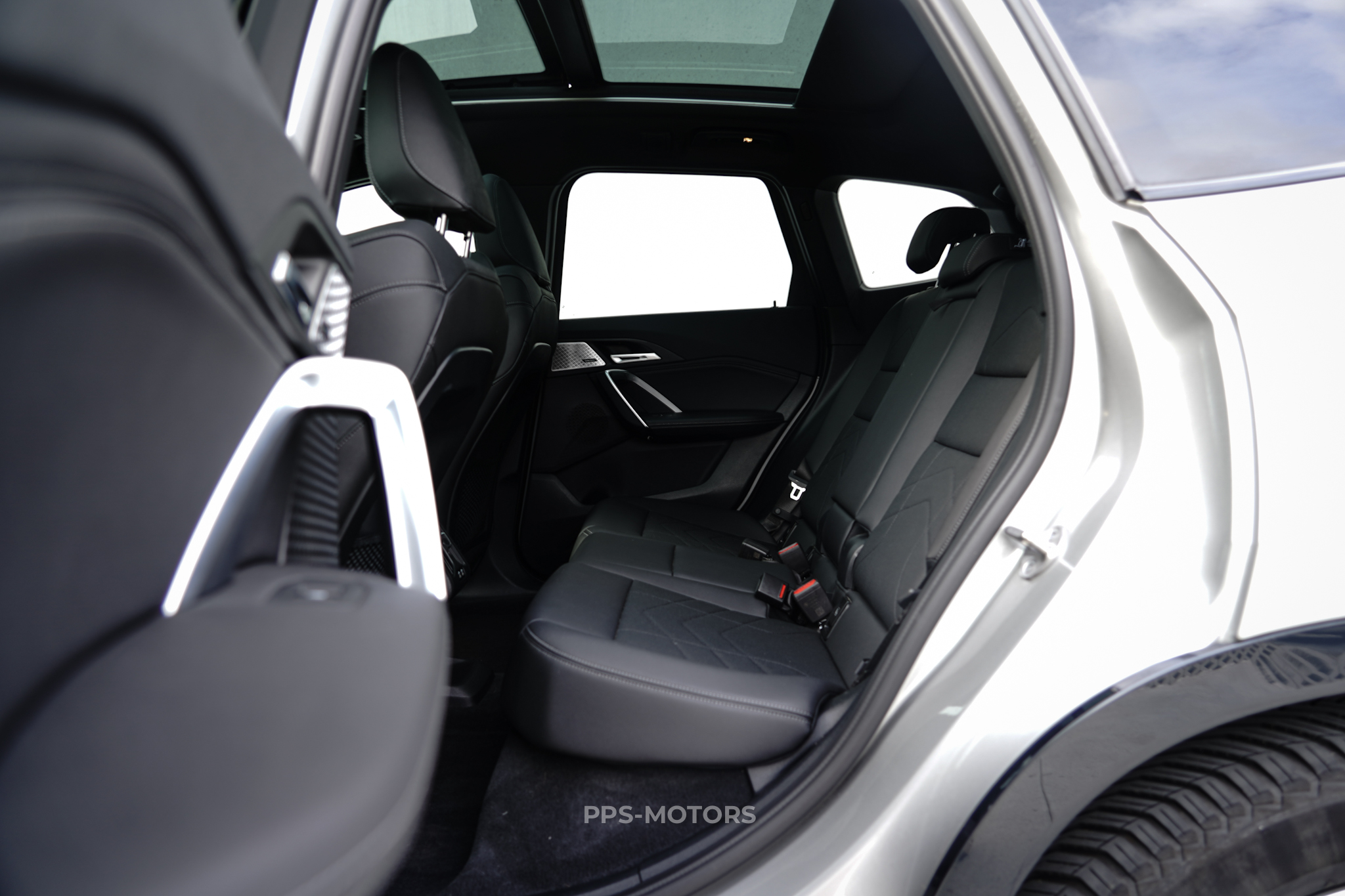 BMW iX1 30e xDrive photo 11