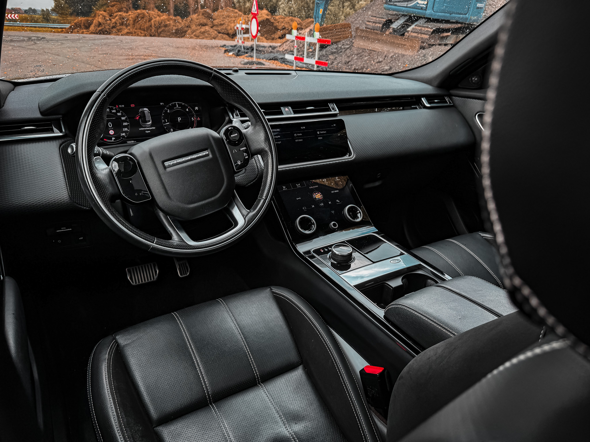 Land Rover VELAR 2.0 R-DYNAMIC photo 10