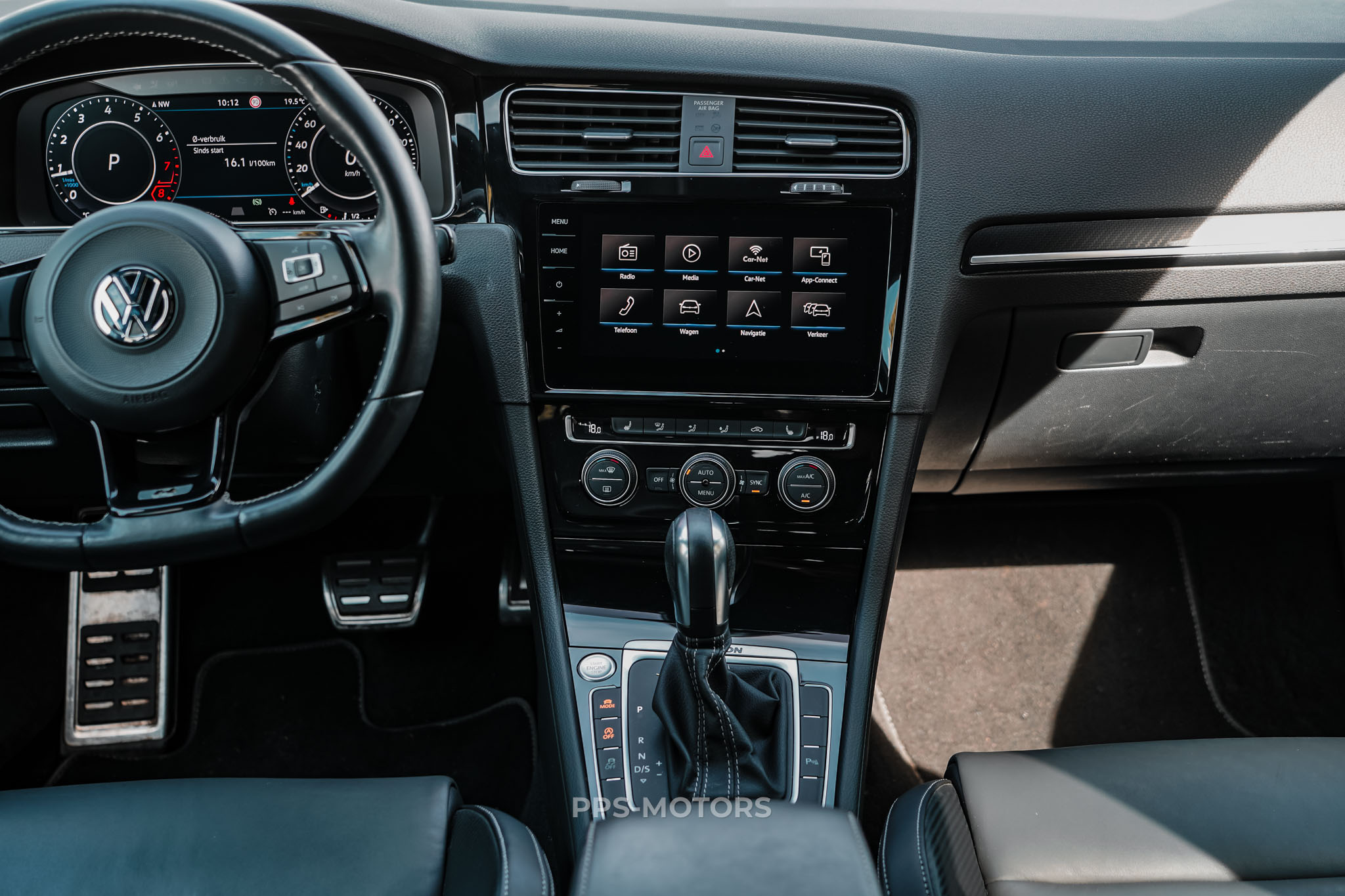 Volkswagen GOLF R 2.0 TSI 4MOTION photo 19