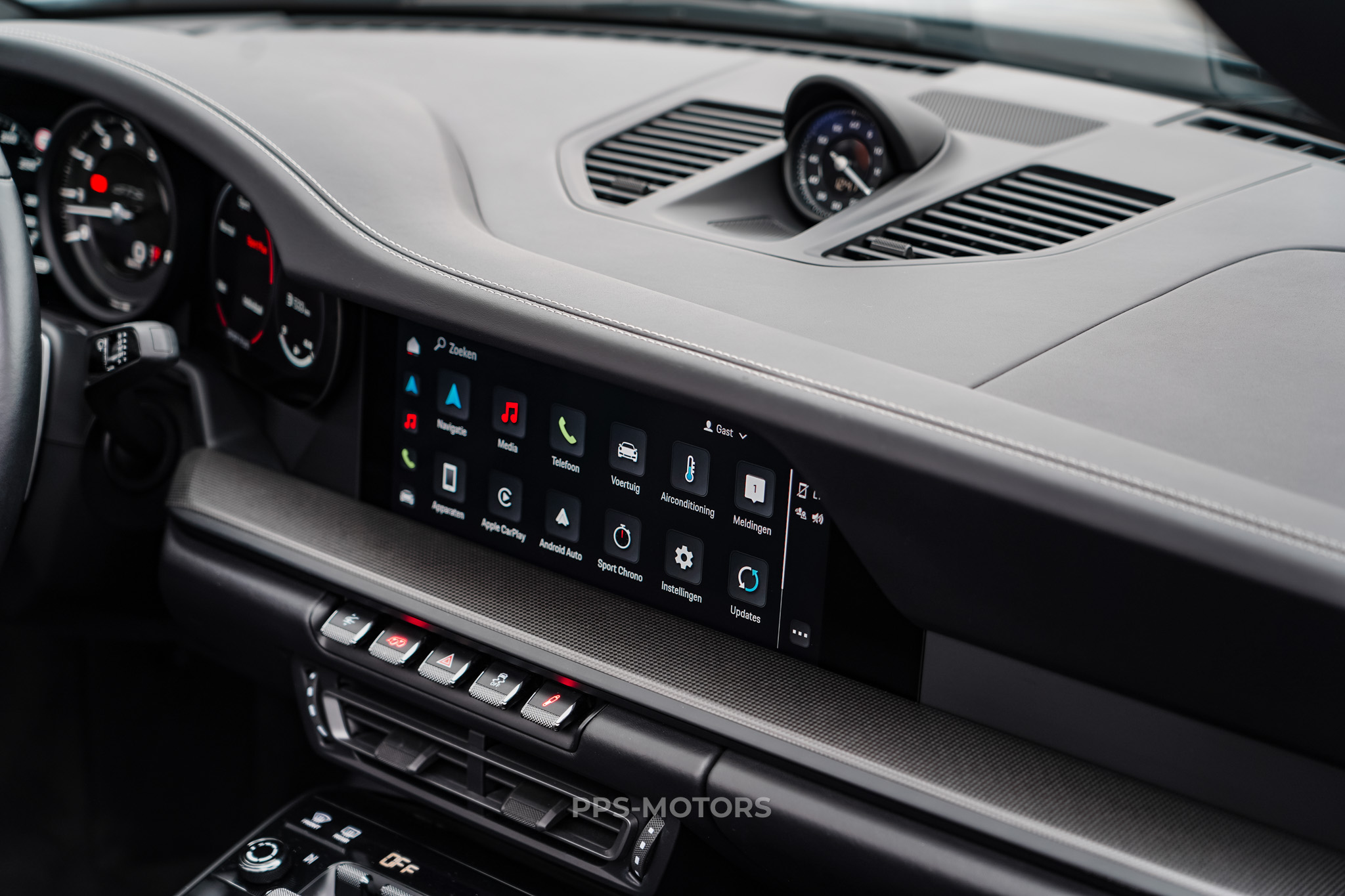 Porsche 992 CARRERA CABRIO 4 GTS photo 21