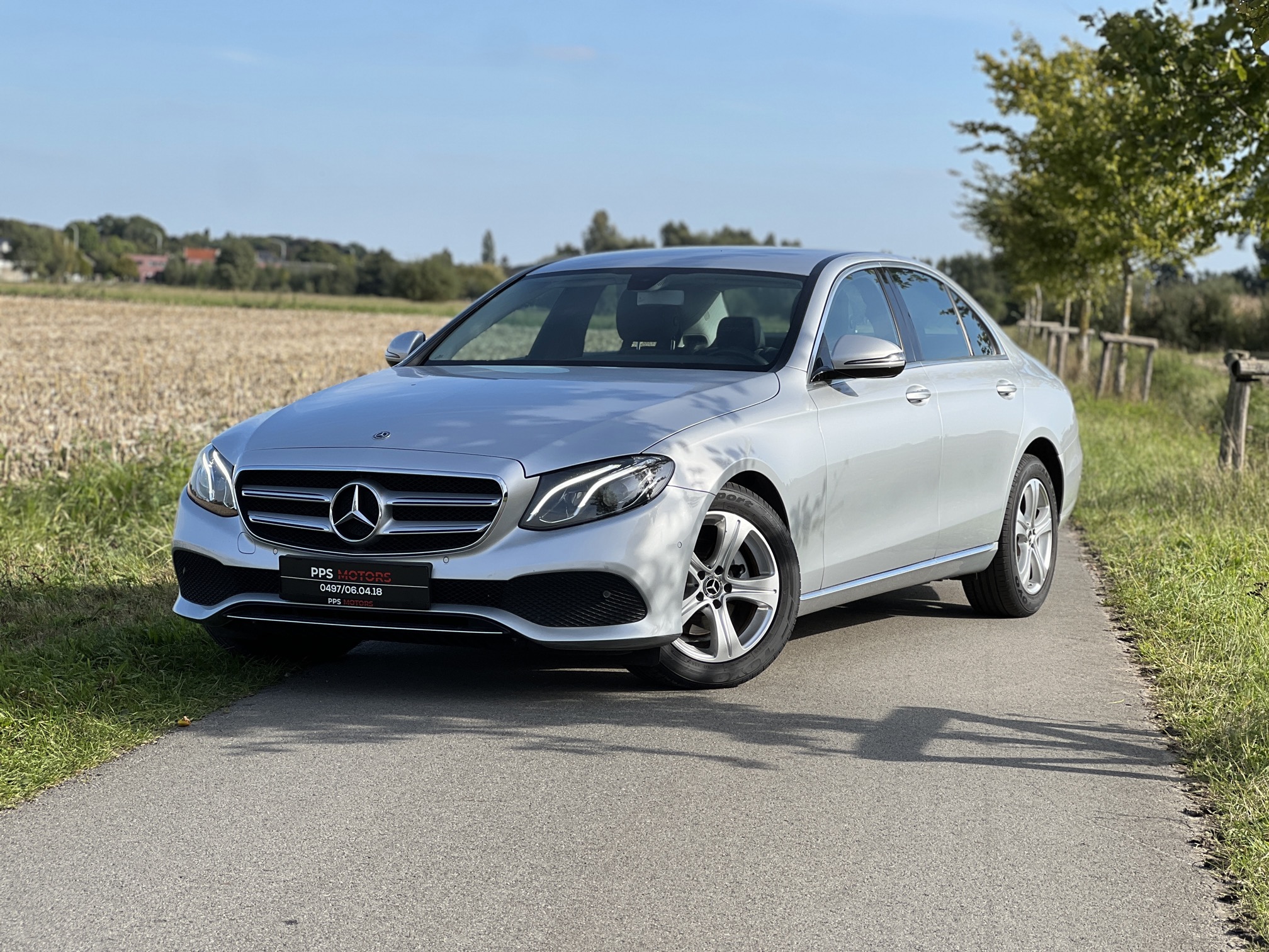 Mercedes Benz E200 SEDAN photo 1