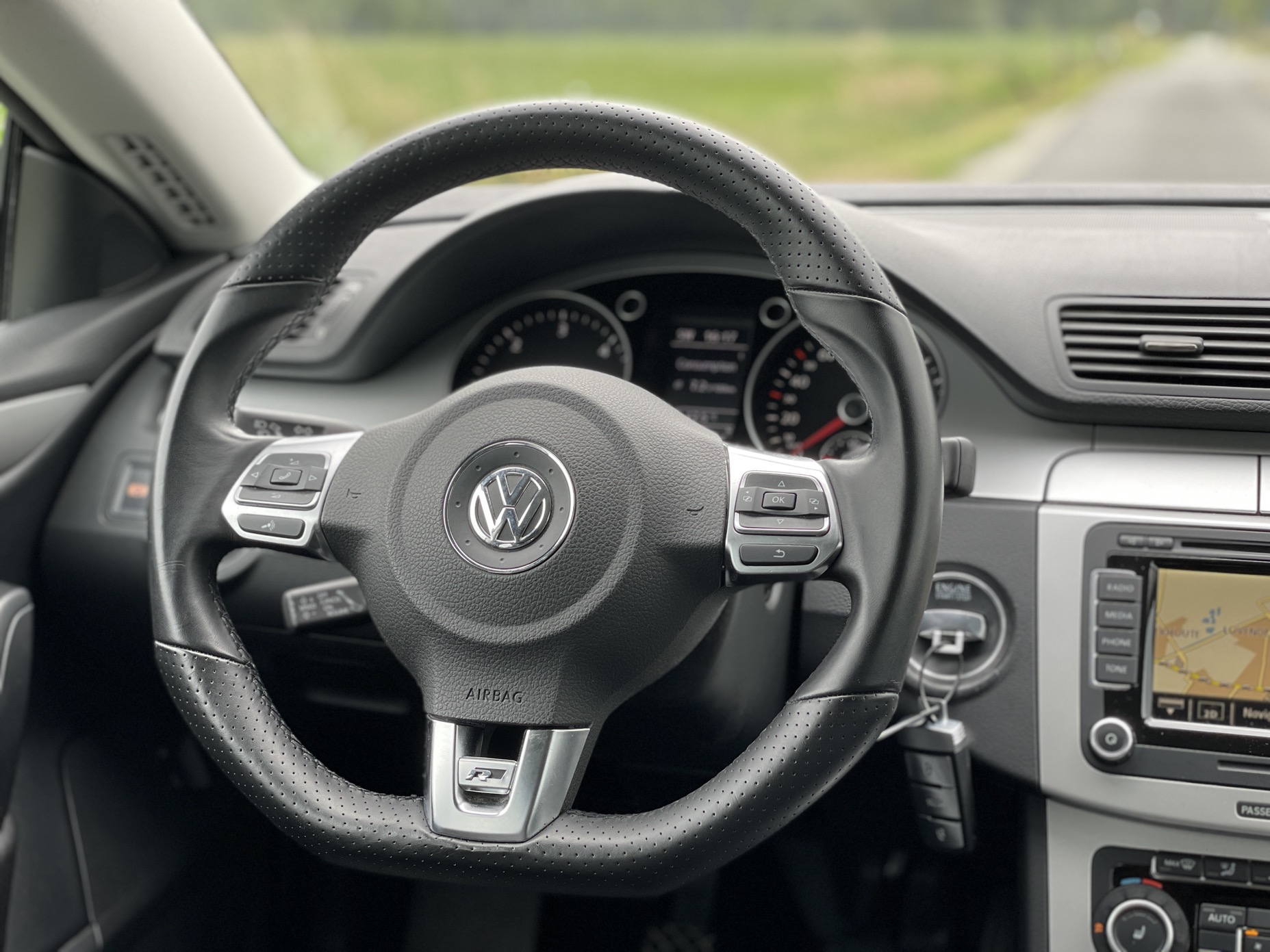 Volkswagen PASSAT CC 2.0 TDI R-LINE photo 13