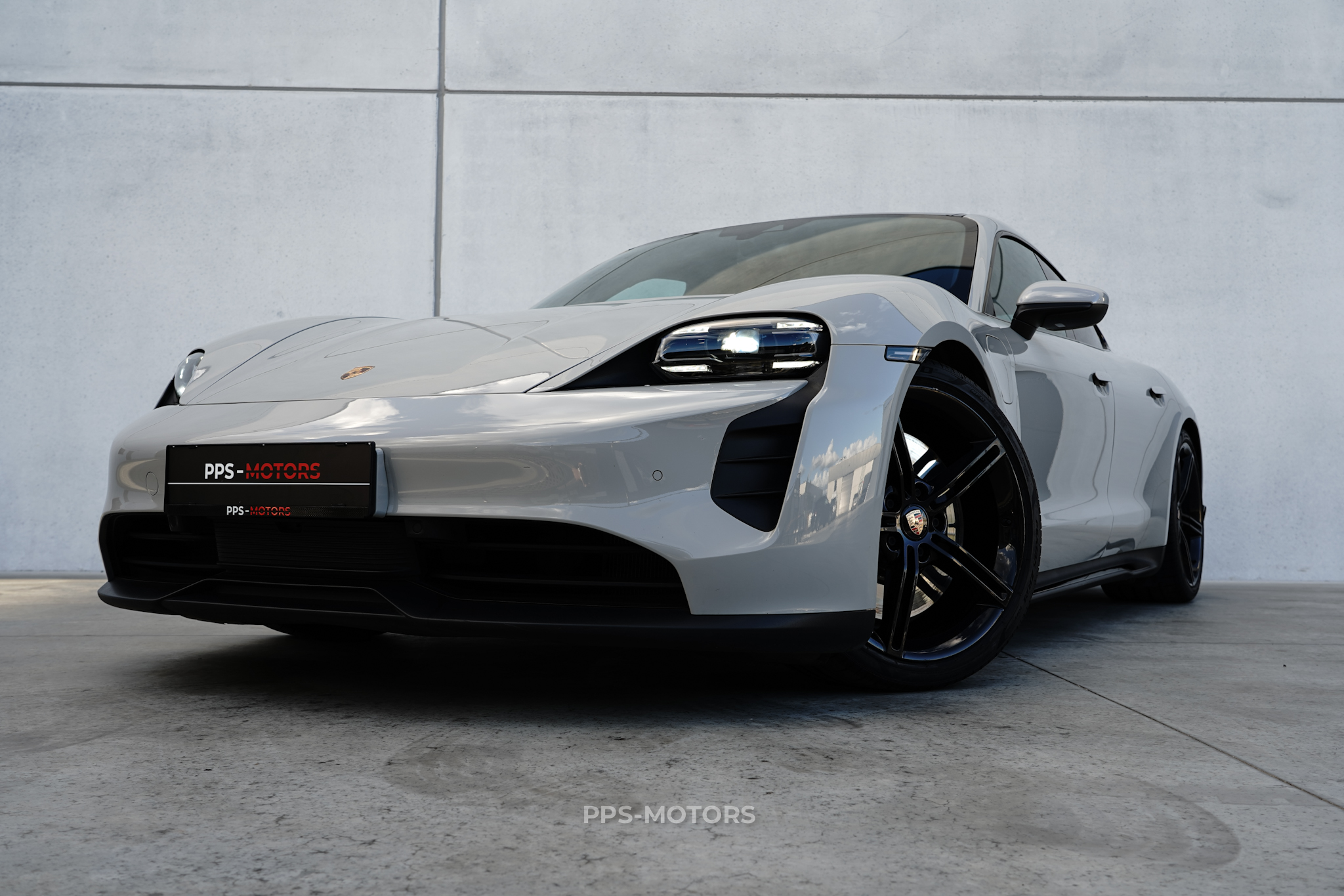 Porsche TAYCAN 4S SPORTDESIGN photo 2