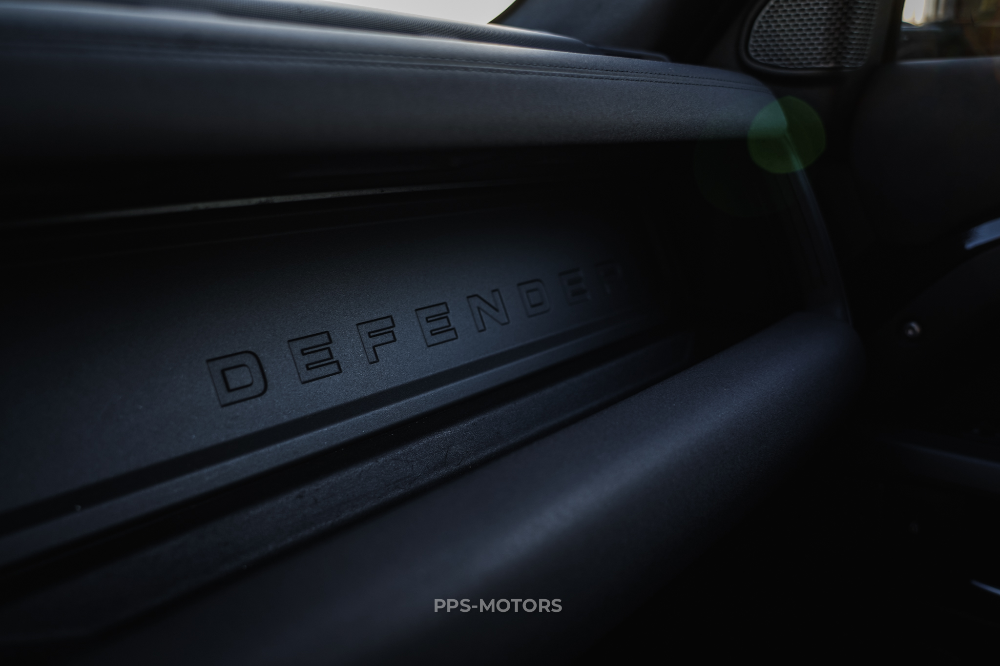 Land Rover DEFENDER 110 SE X-DYNAMIC photo 15