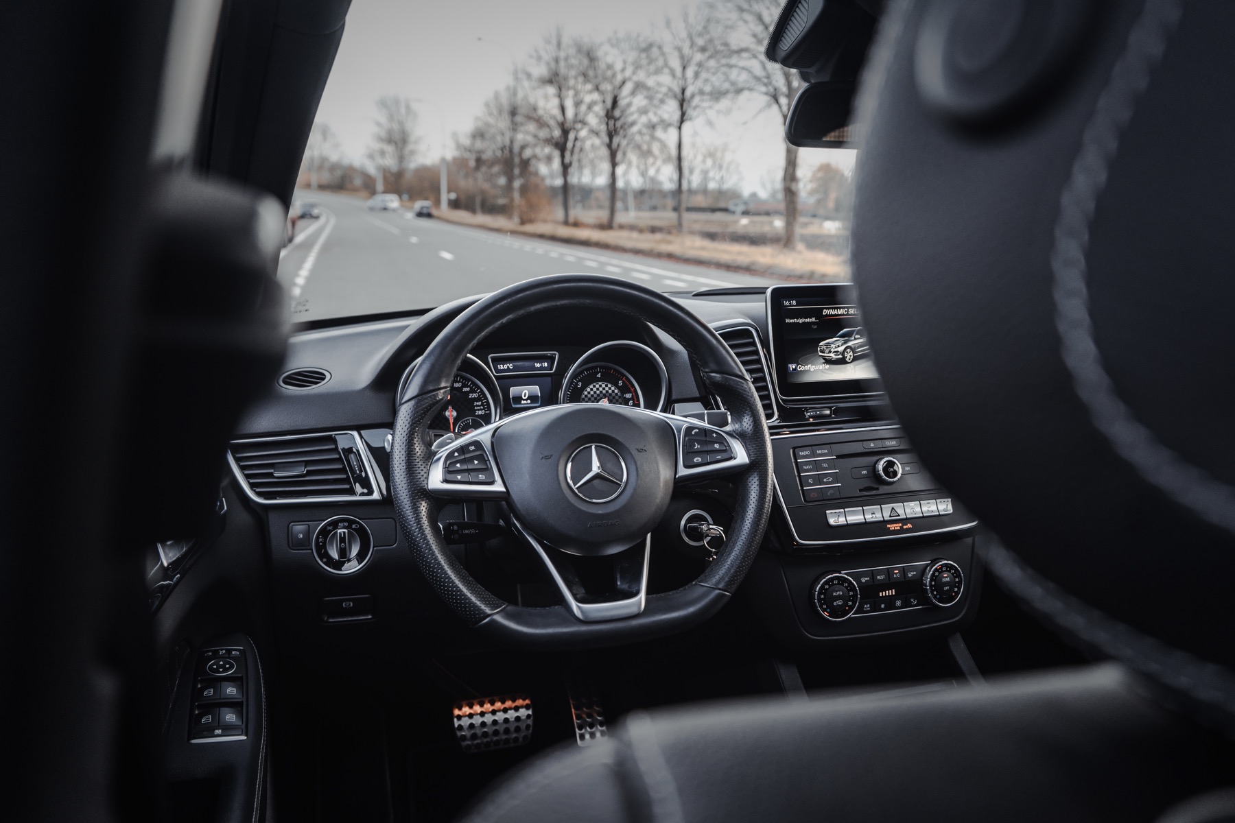Mercedes Benz GLE 250d 4-MATIC AMG-PACK photo 10