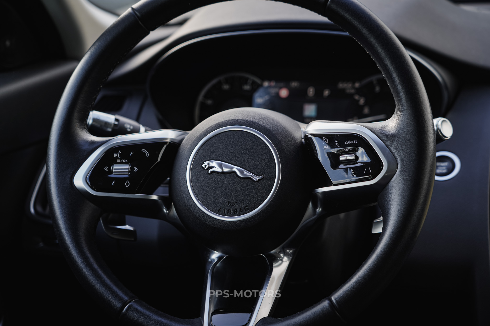 JAGUAR E-PACE P160 photo 12