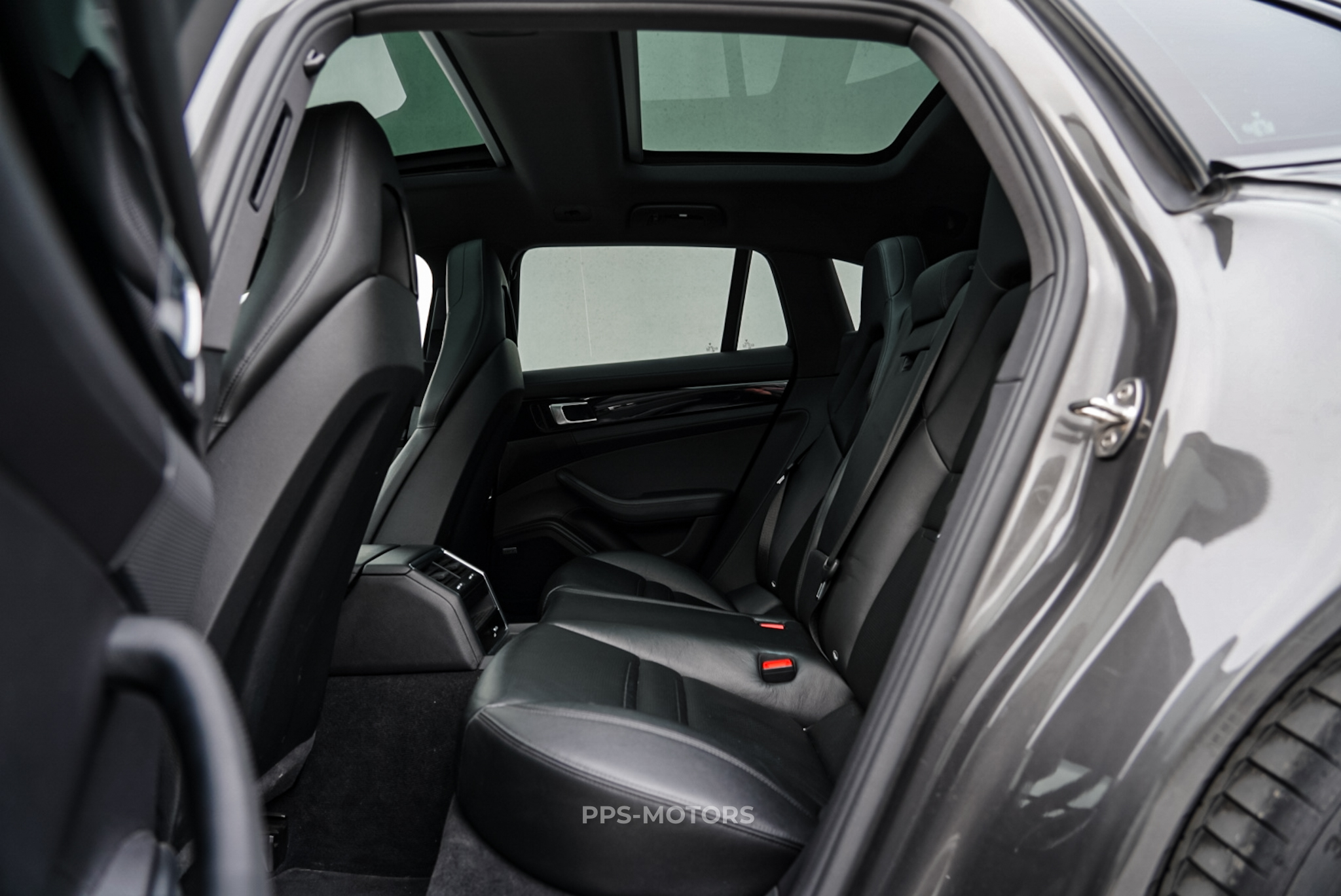Porsche PANAMERA 4 E-HYBRID photo 9