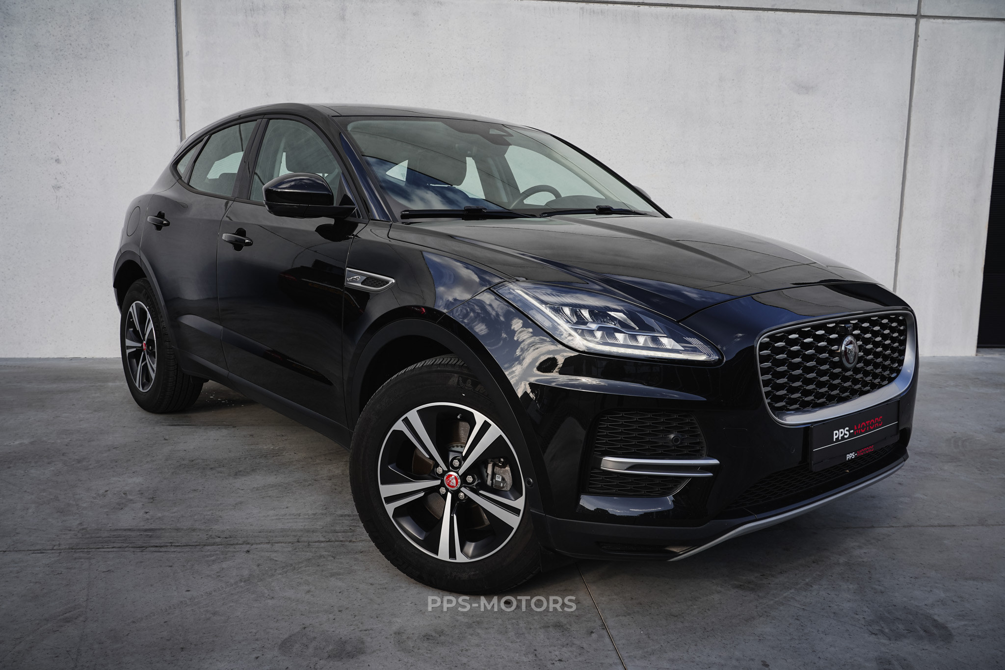 JAGUAR E-PACE P160 photo 2