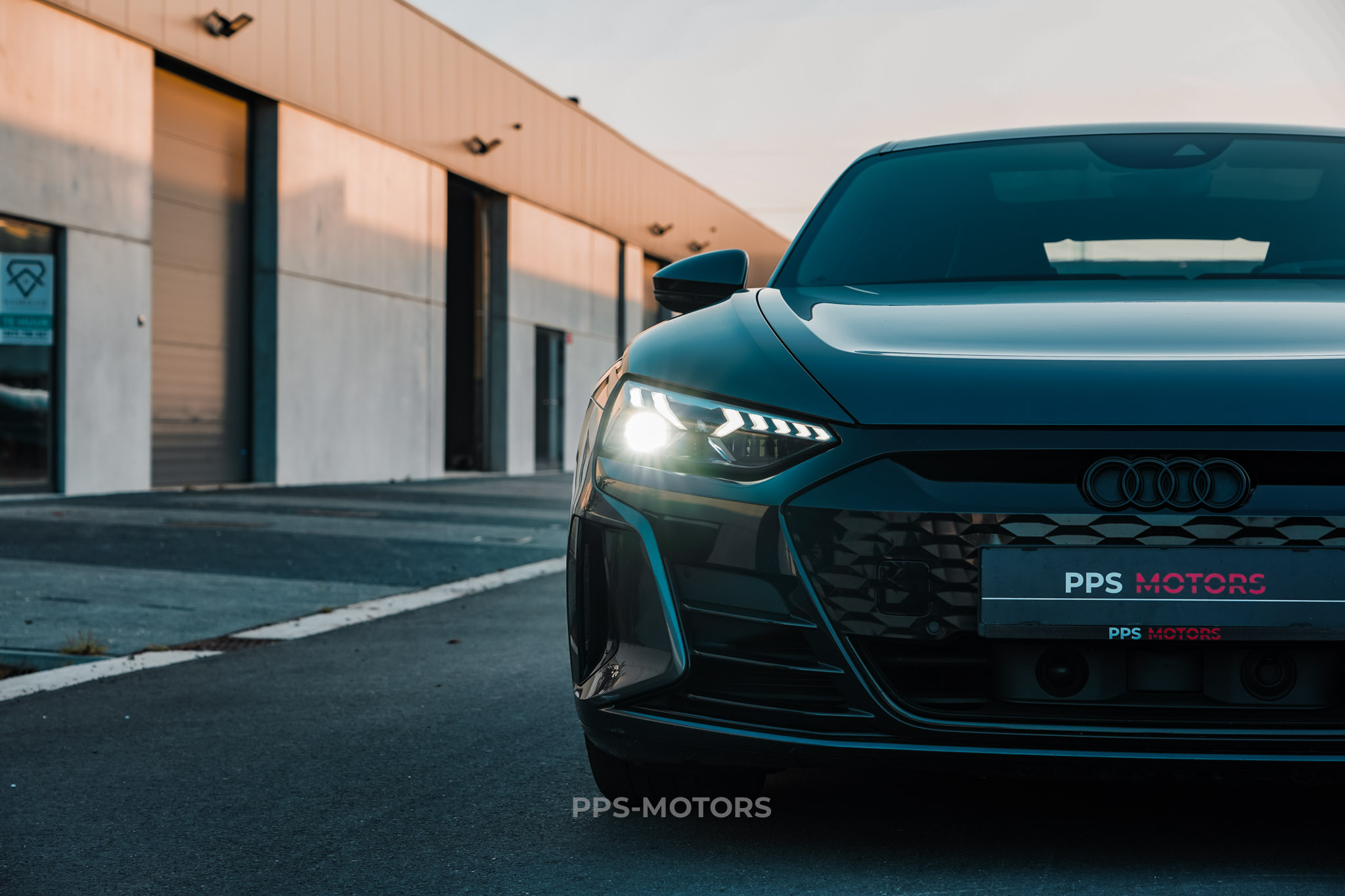 Audi E-TRON GT photo 4