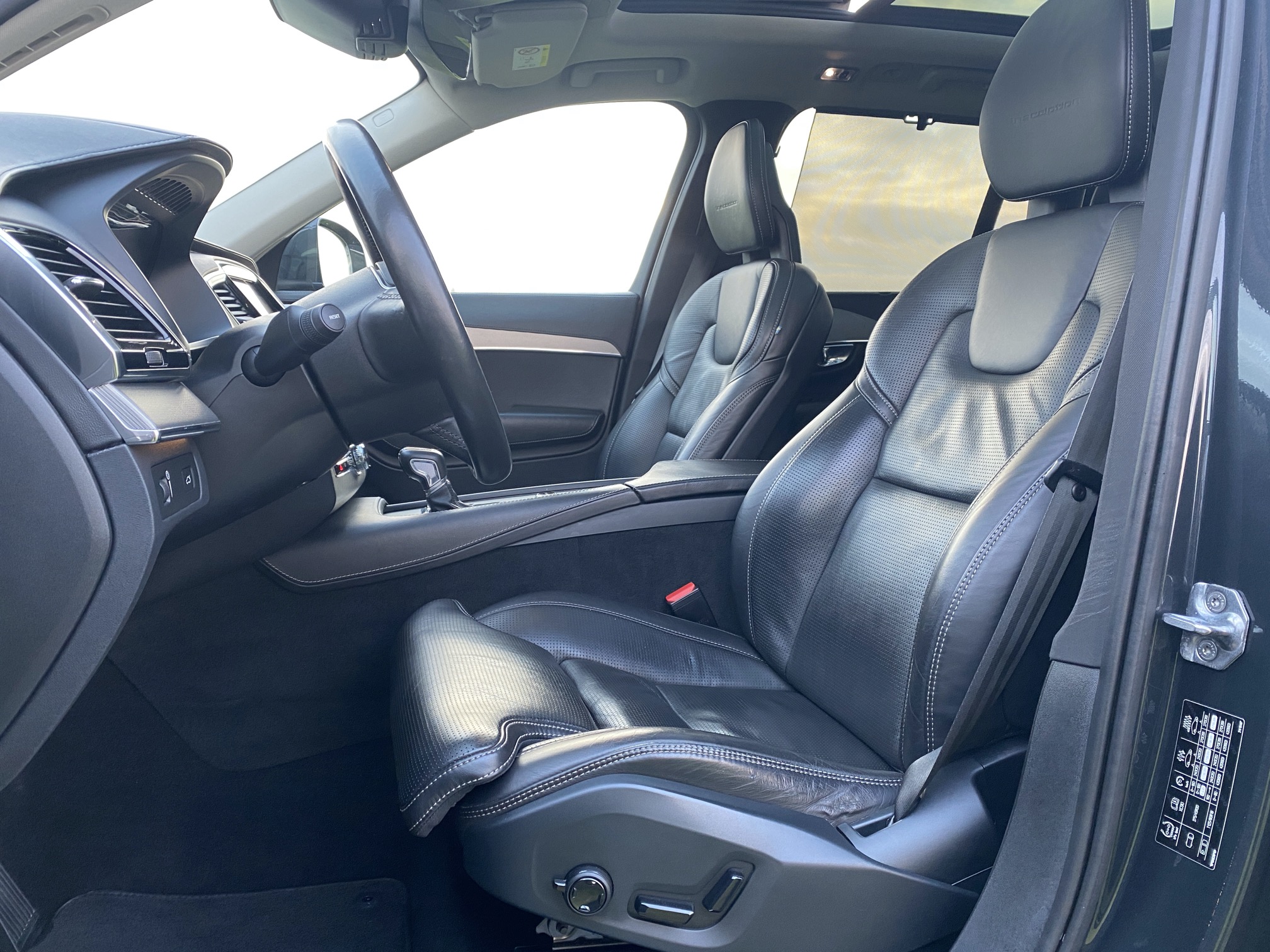 Volvo XC90 2.0D 4WD photo 12
