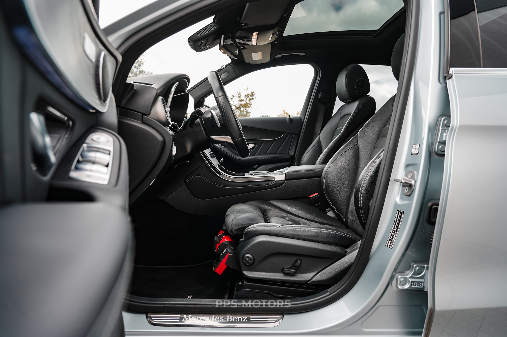 Mercedes Benz GLC 220d 4-MATIC AMG PACK photo 19