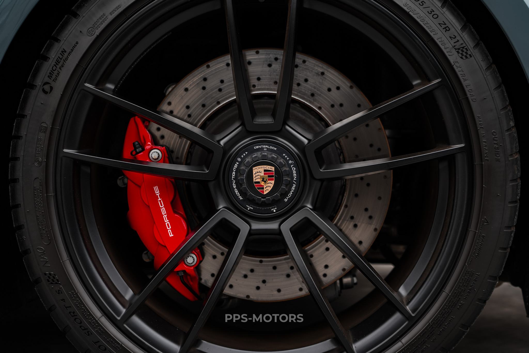 Porsche 992 CARRERA CABRIO 4 GTS photo 14
