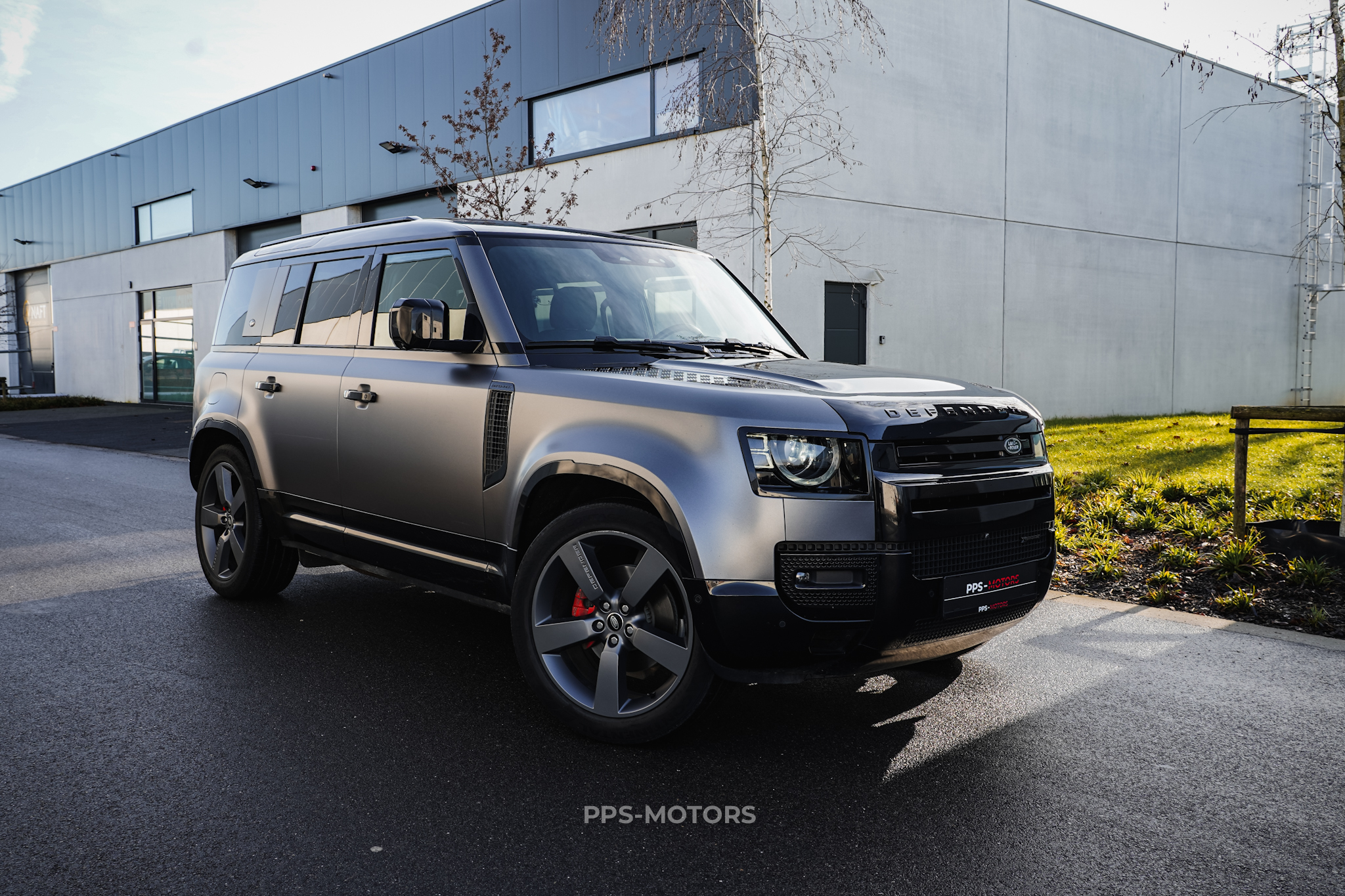Land Rover DEFENDER 110 SE X-DYNAMIC photo 16